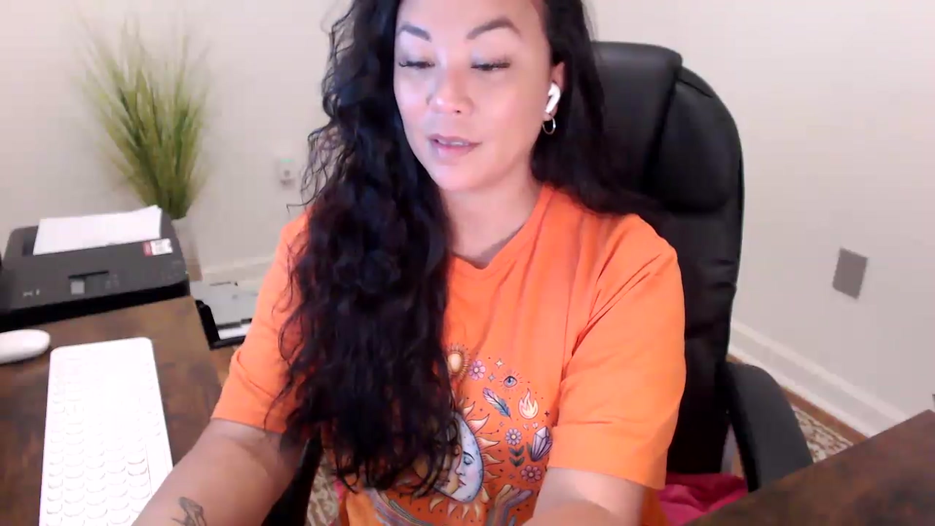 Gallery image thumbnail from MickaylaStar's myfreecams stream on, 04/24/2026, 17:02 image 19 of 20