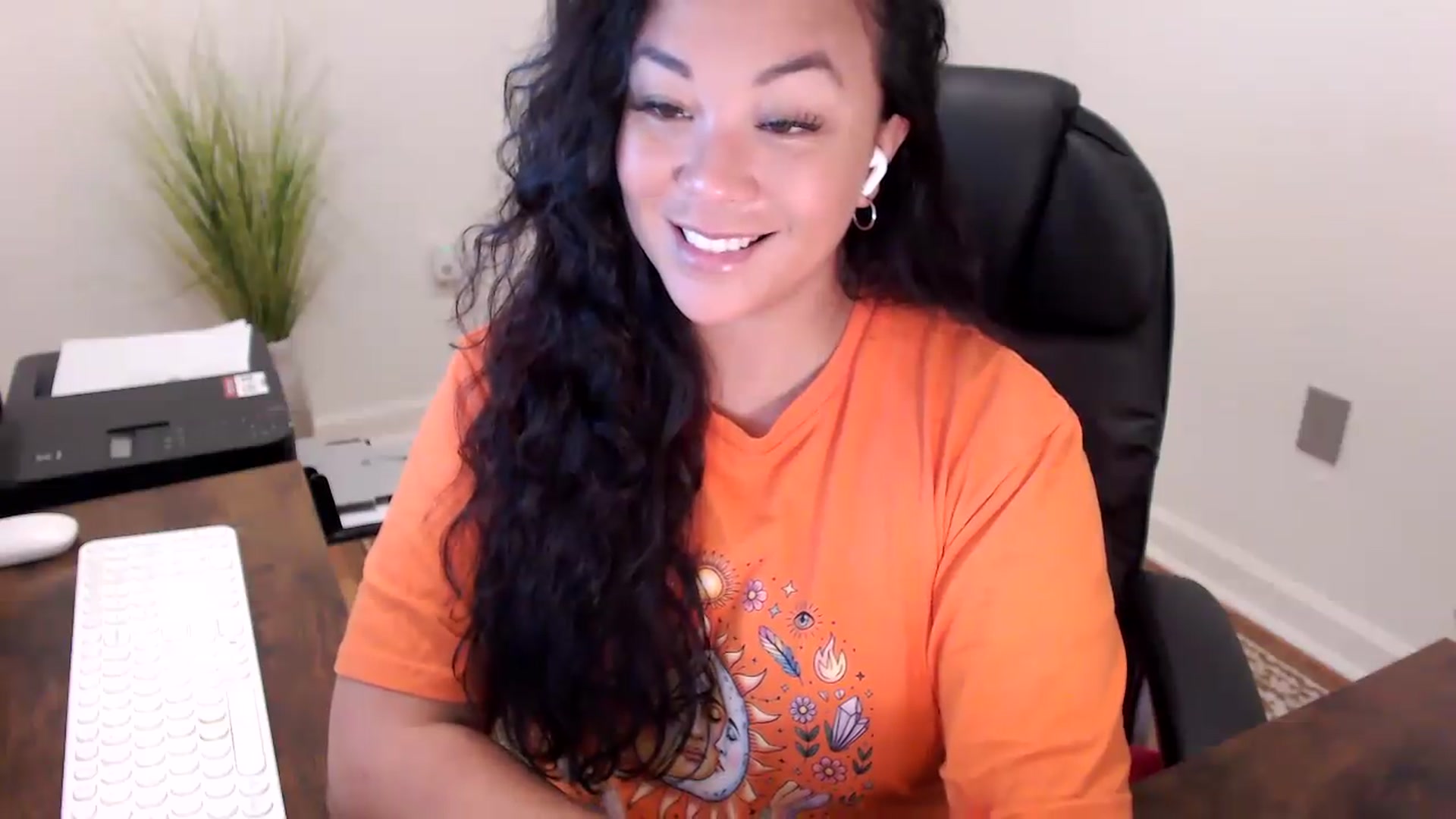 Gallery image thumbnail from MickaylaStar's myfreecams stream on, 04/24/2026, 17:02 image 14 of 20