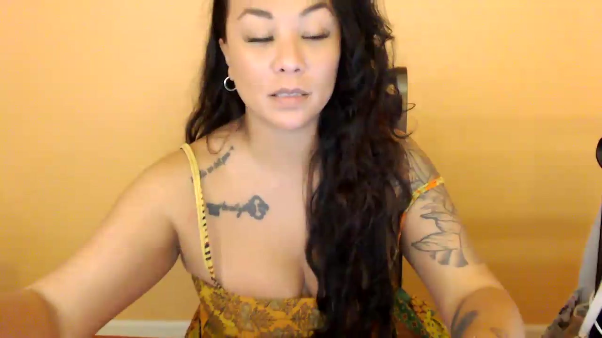 Gallery image thumbnail from MickaylaStar's myfreecams stream on, 04/24/2026, 21:56 image 20 of 20