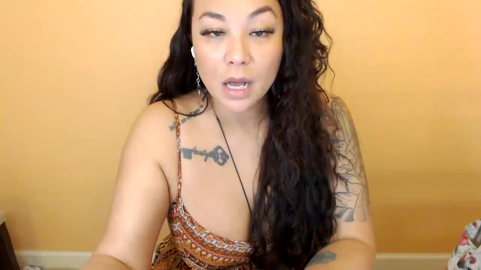 Gallery image thumbnail from MickaylaStar's myfreecams stream on, 04/28/2026, 18:44 image 3 of 20