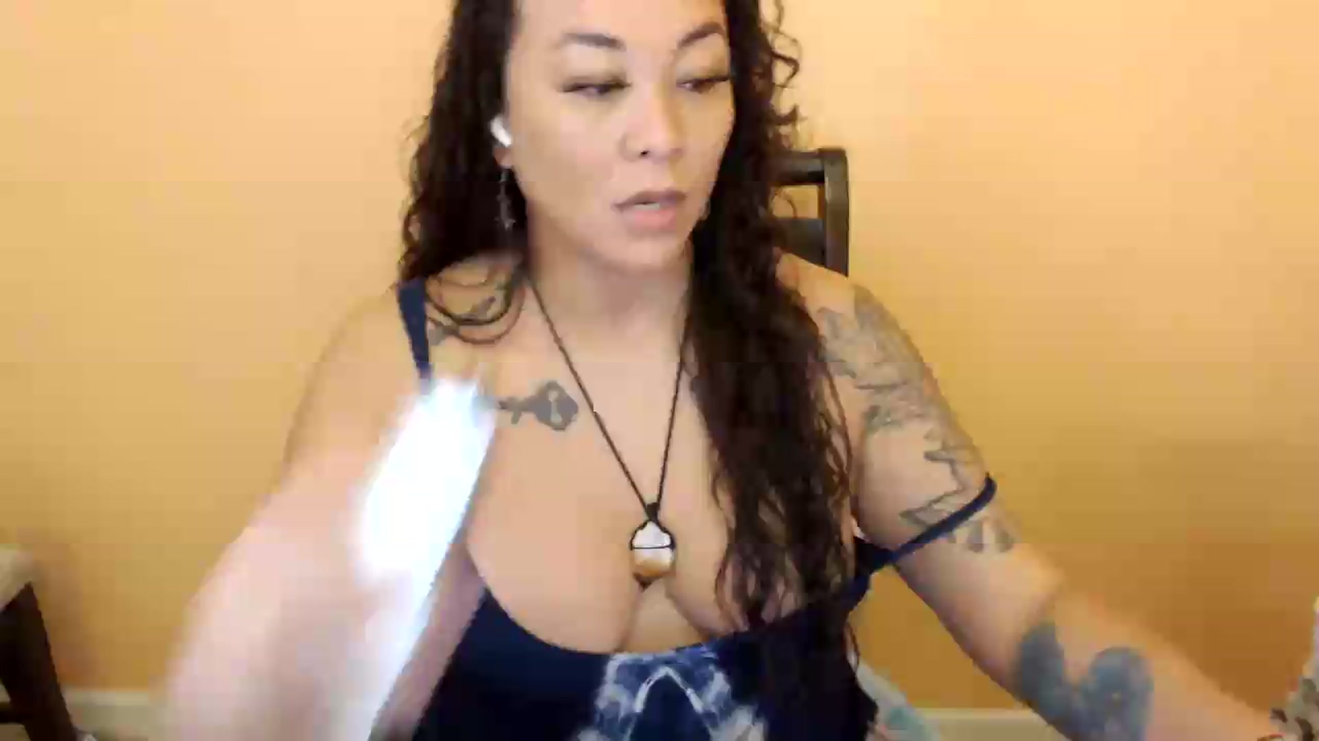 Gallery image thumbnail from MickaylaStar's myfreecams stream on, 05/06/2026, 15:45 image 3 of 20