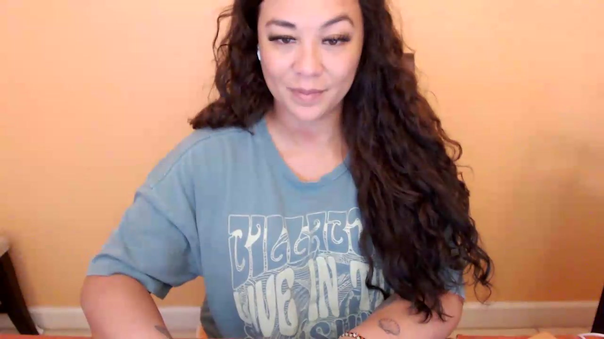 Gallery image thumbnail from MickaylaStar's myfreecams stream on, 05/19/2026, 20:10 image 18 of 20