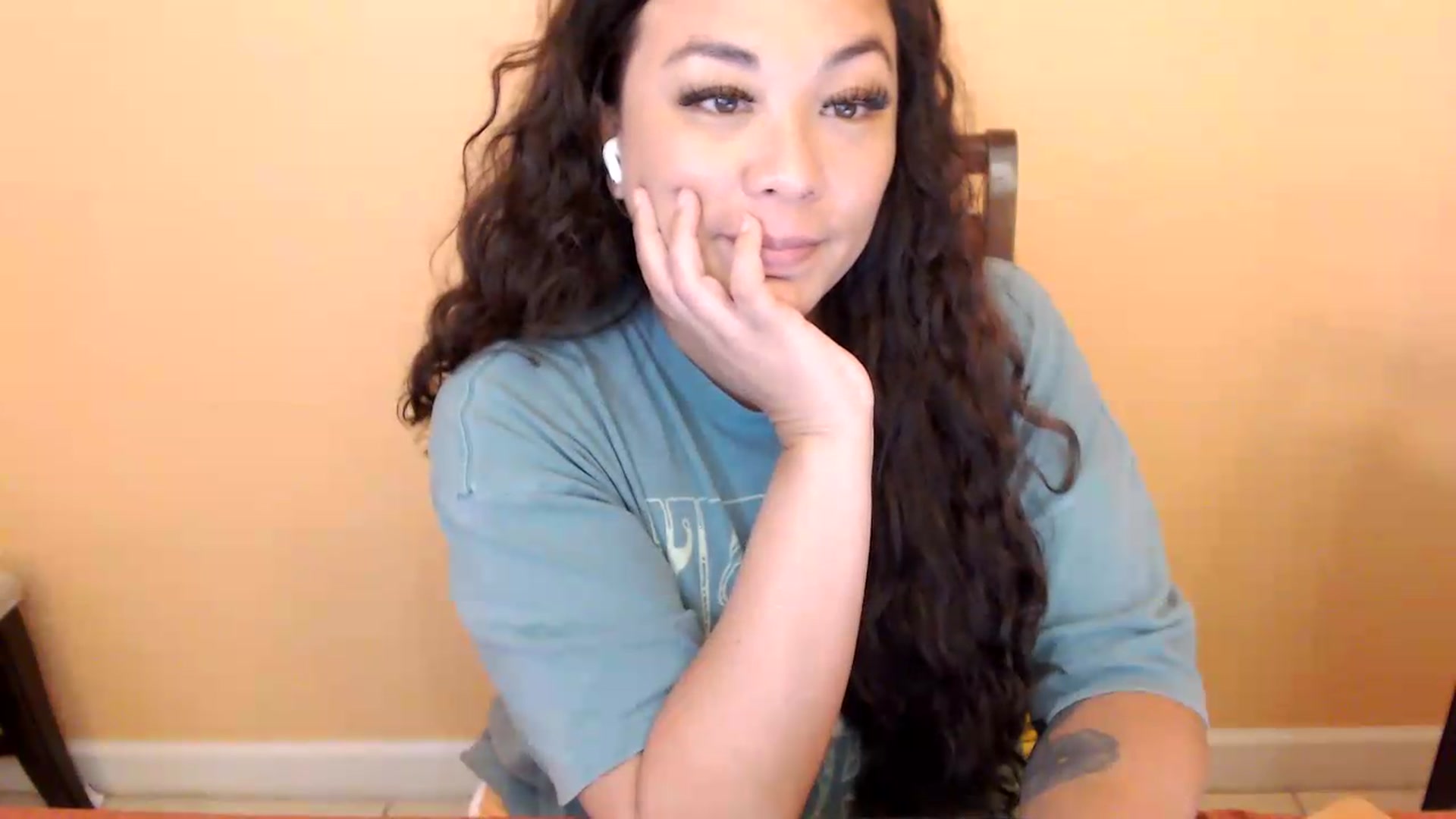 Gallery image thumbnail from MickaylaStar's myfreecams stream on, 05/19/2026, 20:10 image 6 of 20