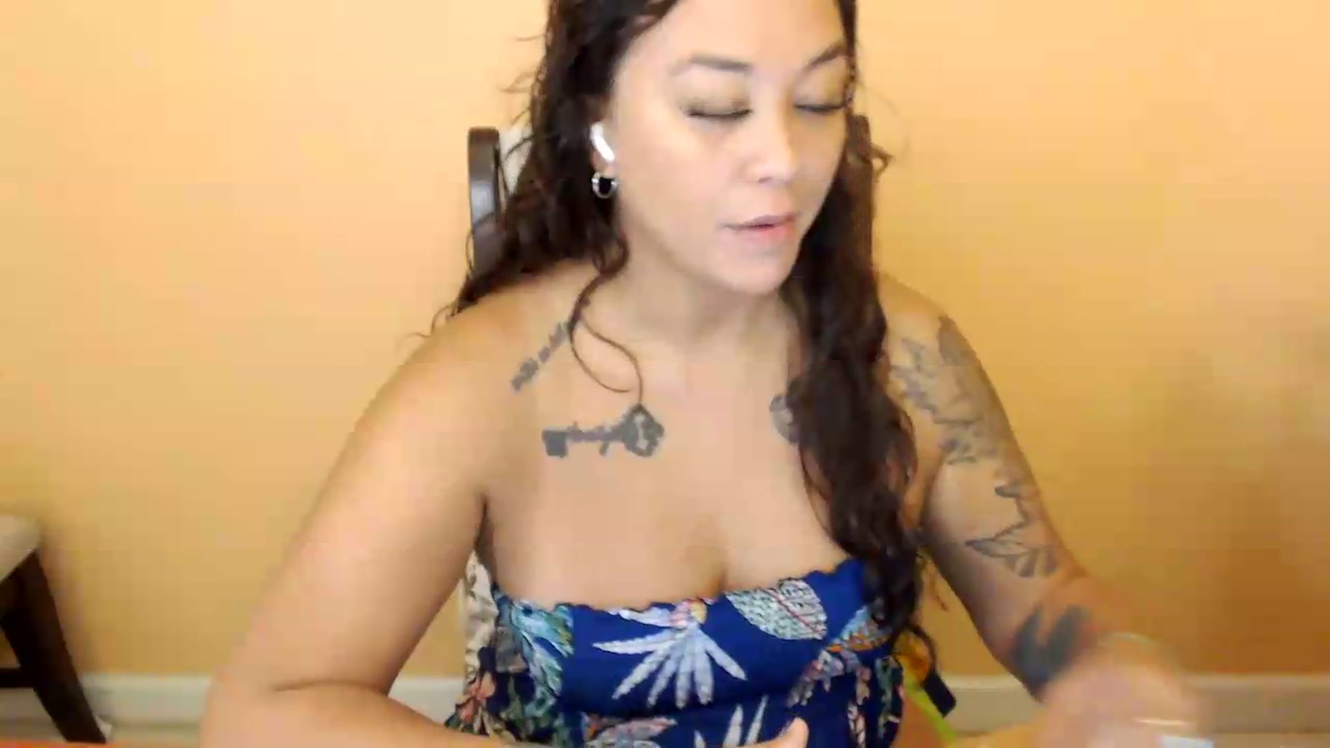 Gallery image thumbnail from MickaylaStar's myfreecams stream on, 05/20/2026, 16:08 image 13 of 20