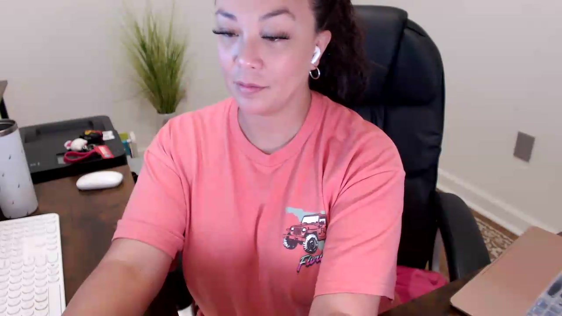 Gallery image thumbnail from MickaylaStar's myfreecams stream on, 05/26/2026, 16:16 image 8 of 20