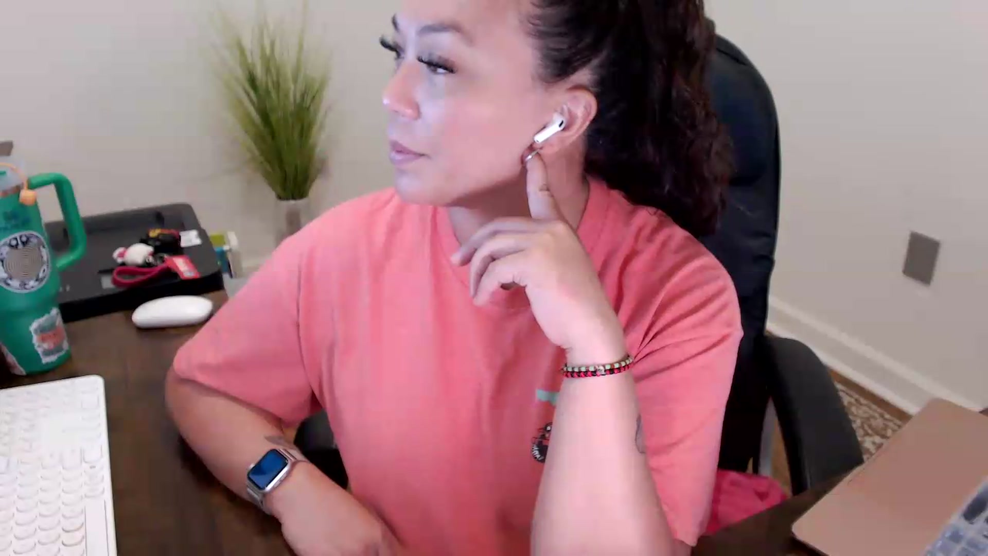Gallery image thumbnail from MickaylaStar's myfreecams stream on, 05/26/2026, 16:16 image 19 of 20