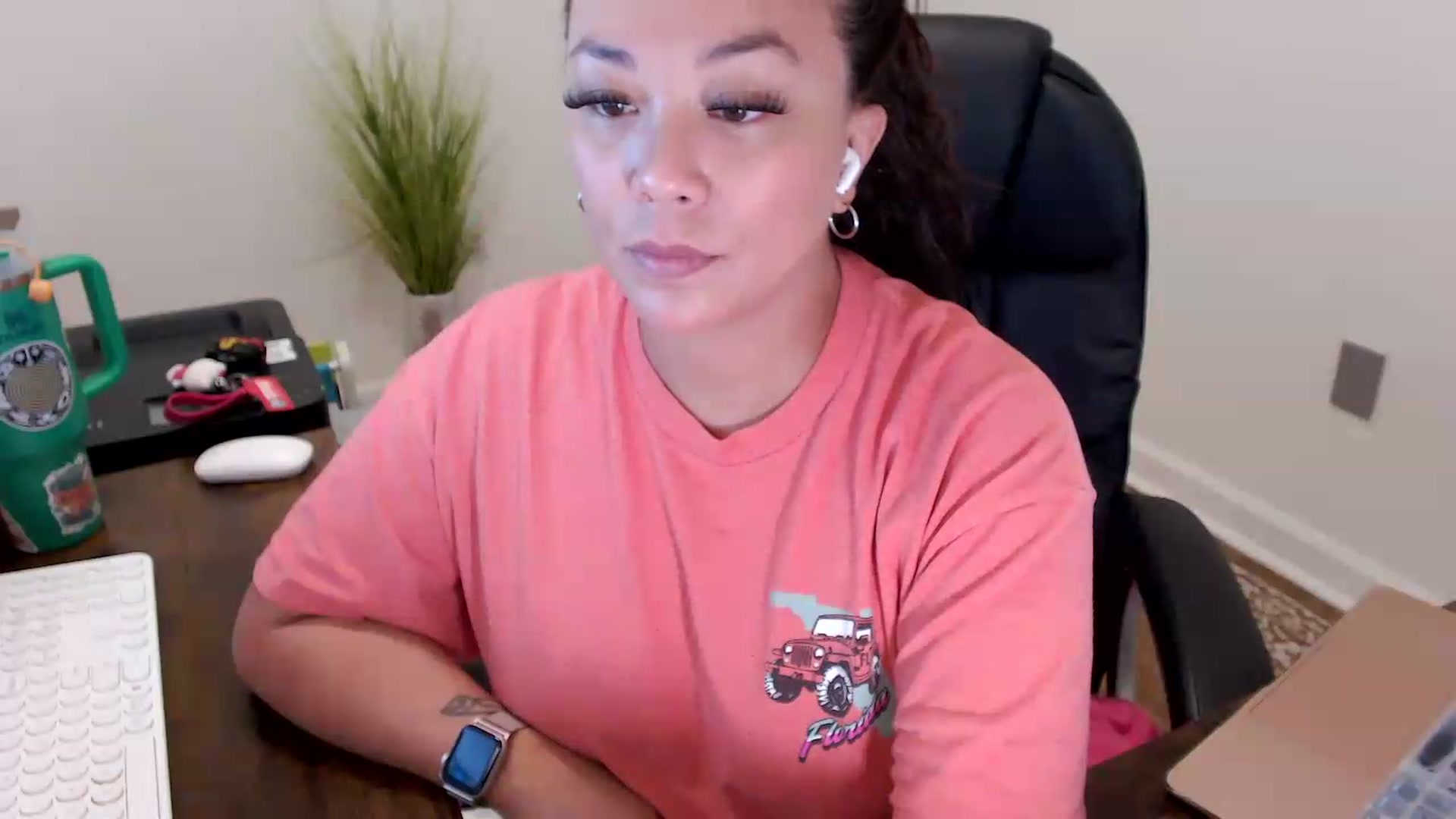 Gallery image thumbnail from MickaylaStar's myfreecams stream on, 05/26/2026, 16:16 image 17 of 20