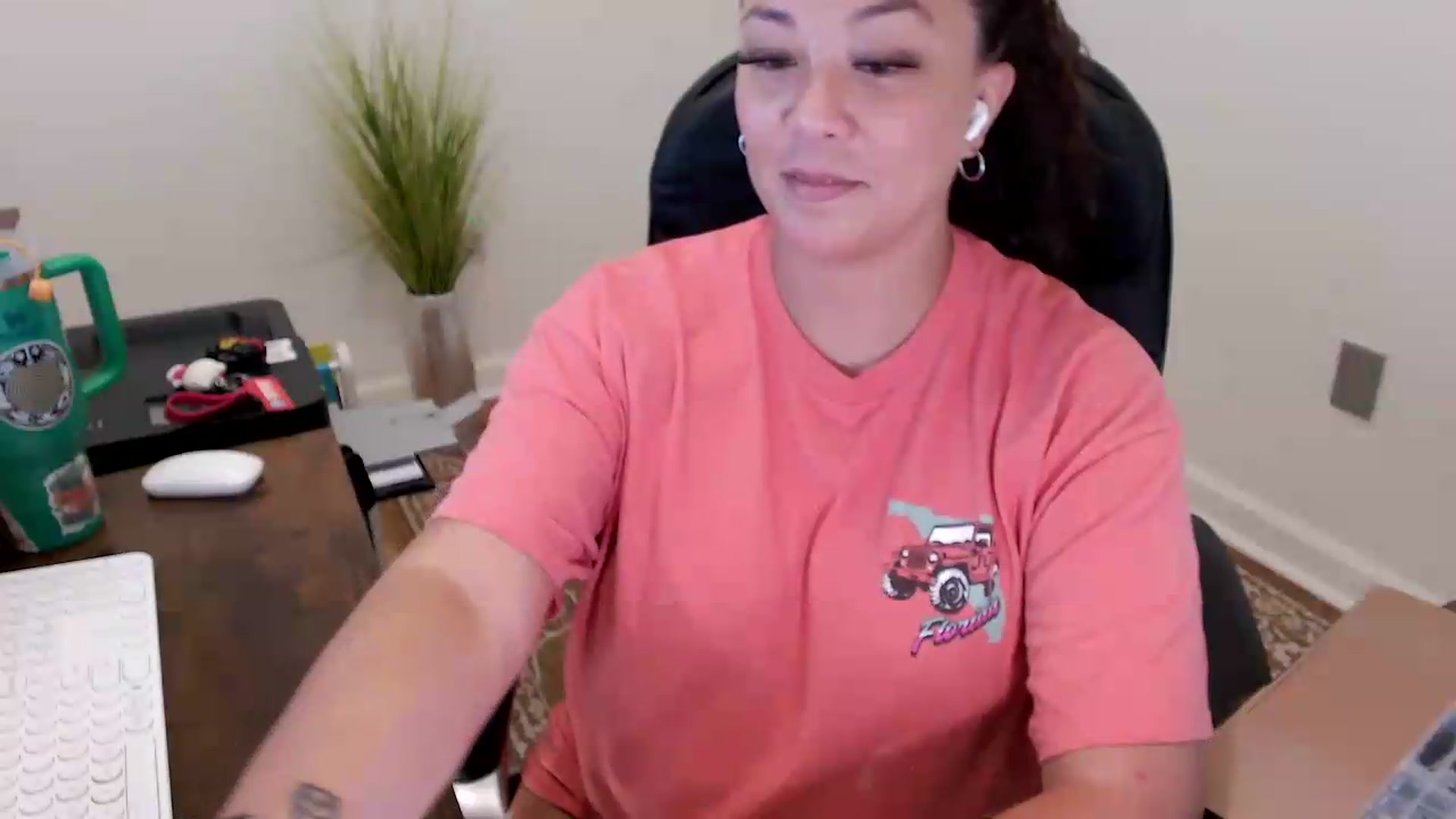 Gallery image thumbnail from MickaylaStar's myfreecams stream on, 05/26/2026, 16:16 image 14 of 20