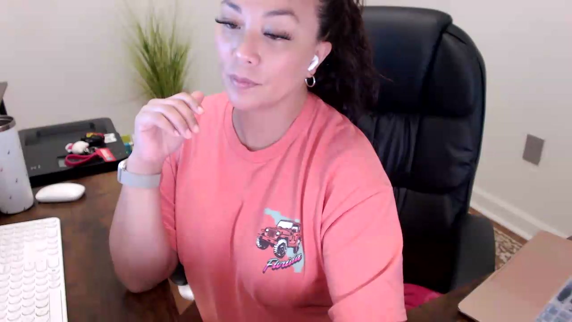 Gallery image thumbnail from MickaylaStar's myfreecams stream on, 05/26/2026, 16:16 image 4 of 20