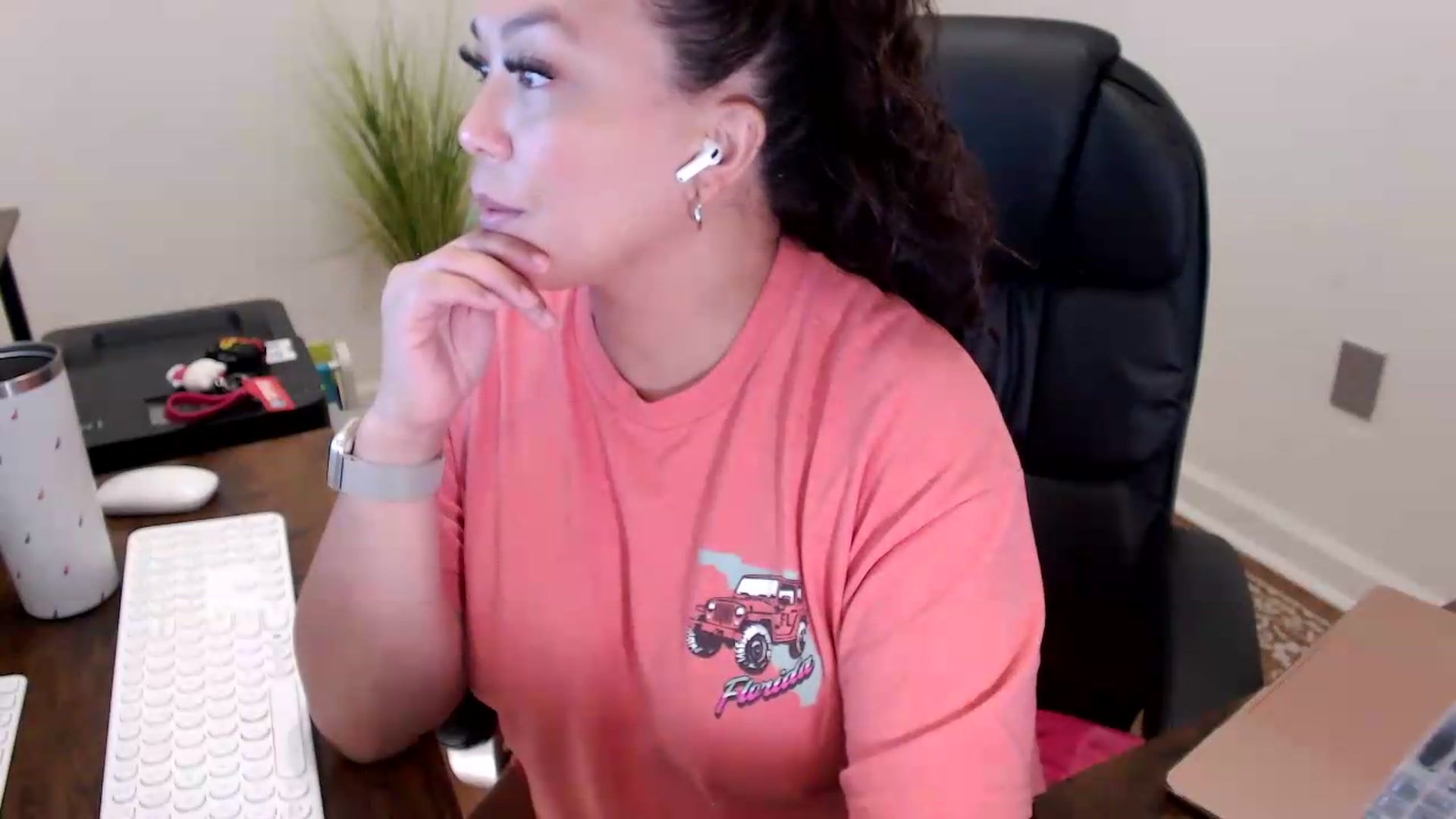 Gallery image thumbnail from MickaylaStar's myfreecams stream on, 05/26/2026, 16:16 image 3 of 20