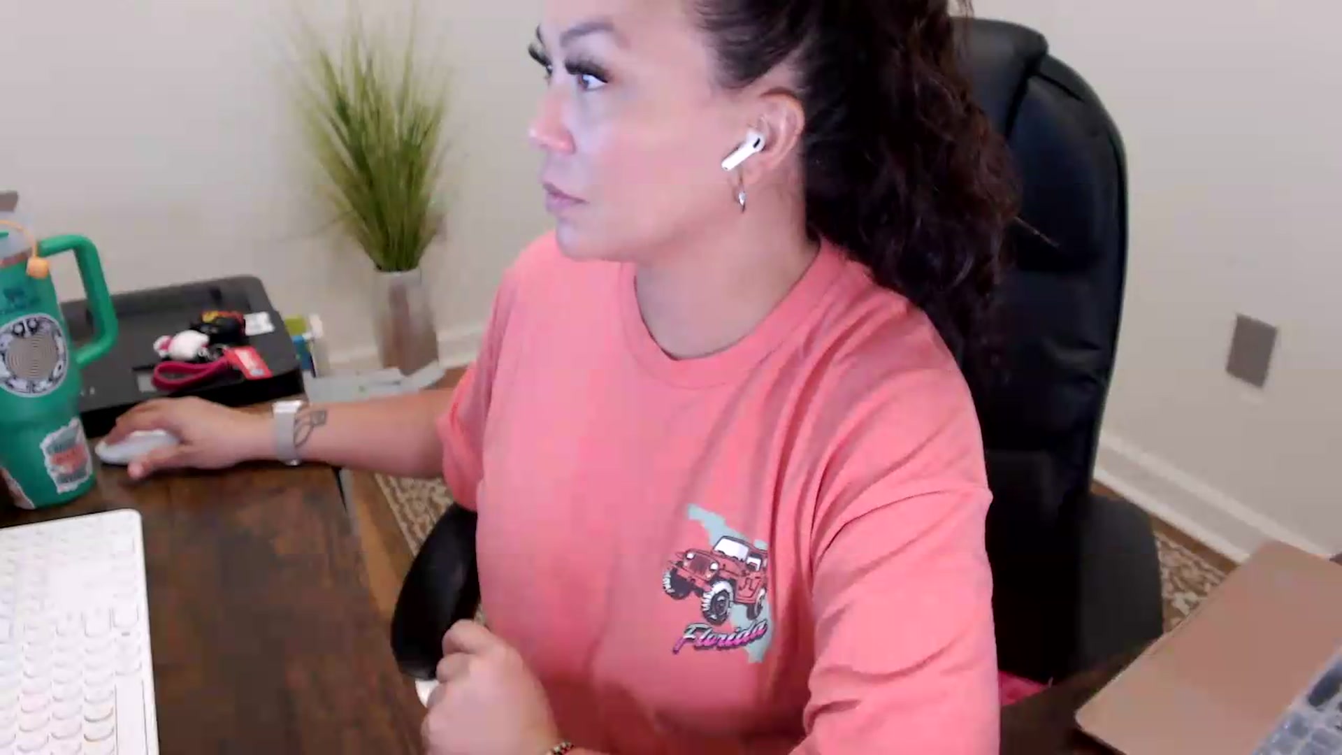 Gallery image thumbnail from MickaylaStar's myfreecams stream on, 05/26/2026, 16:16 image 11 of 20