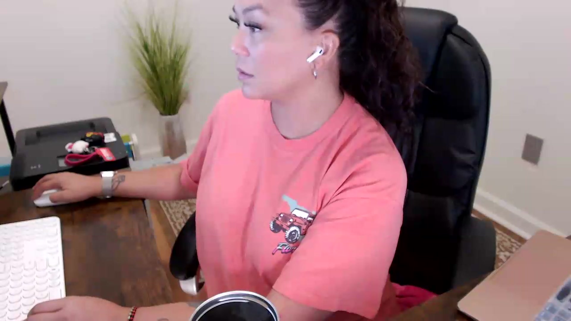 Gallery image thumbnail from MickaylaStar's myfreecams stream on, 05/26/2026, 16:16 image 10 of 20