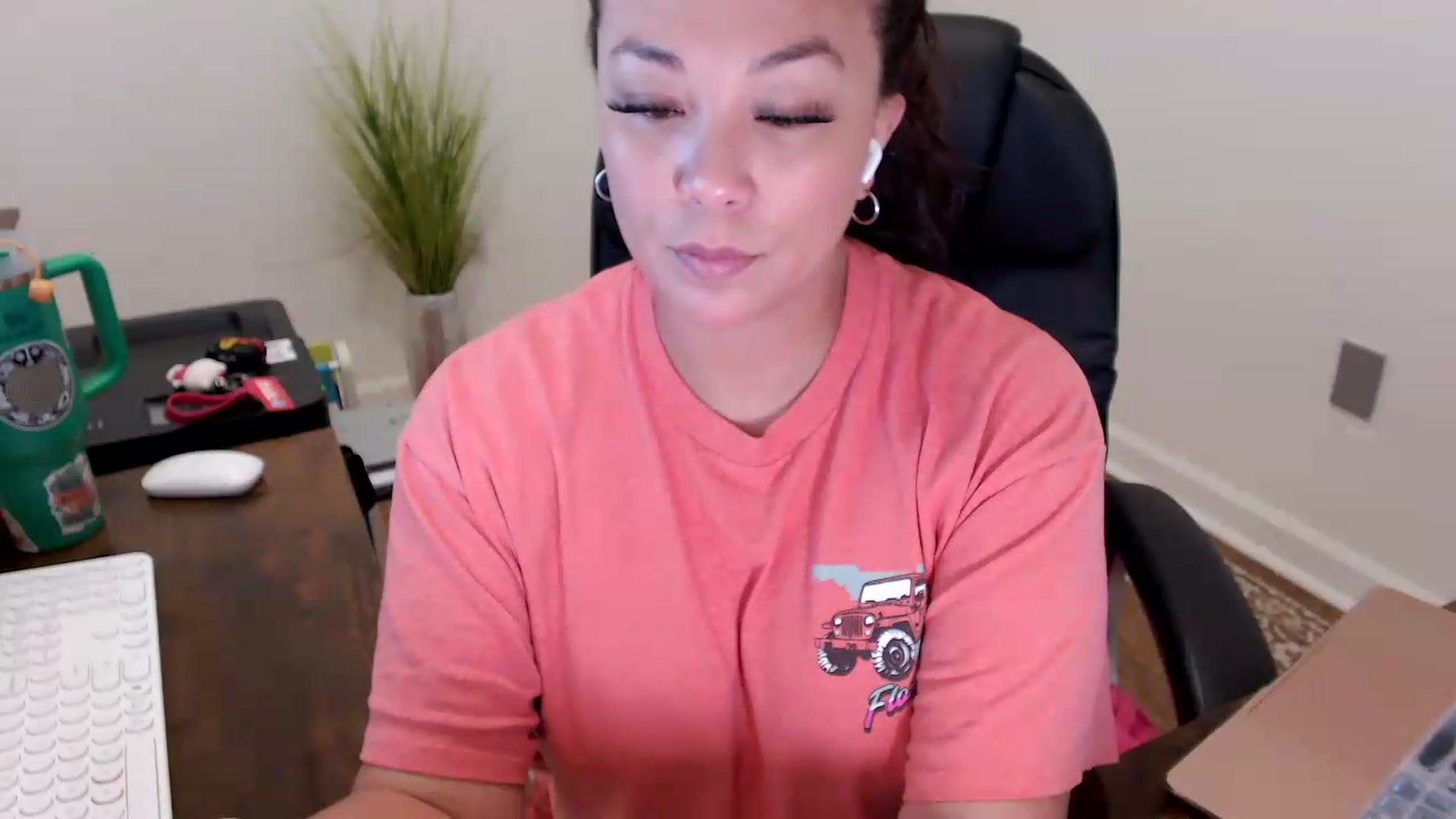Gallery image thumbnail from MickaylaStar's myfreecams stream on, 05/26/2026, 16:16 image 15 of 20