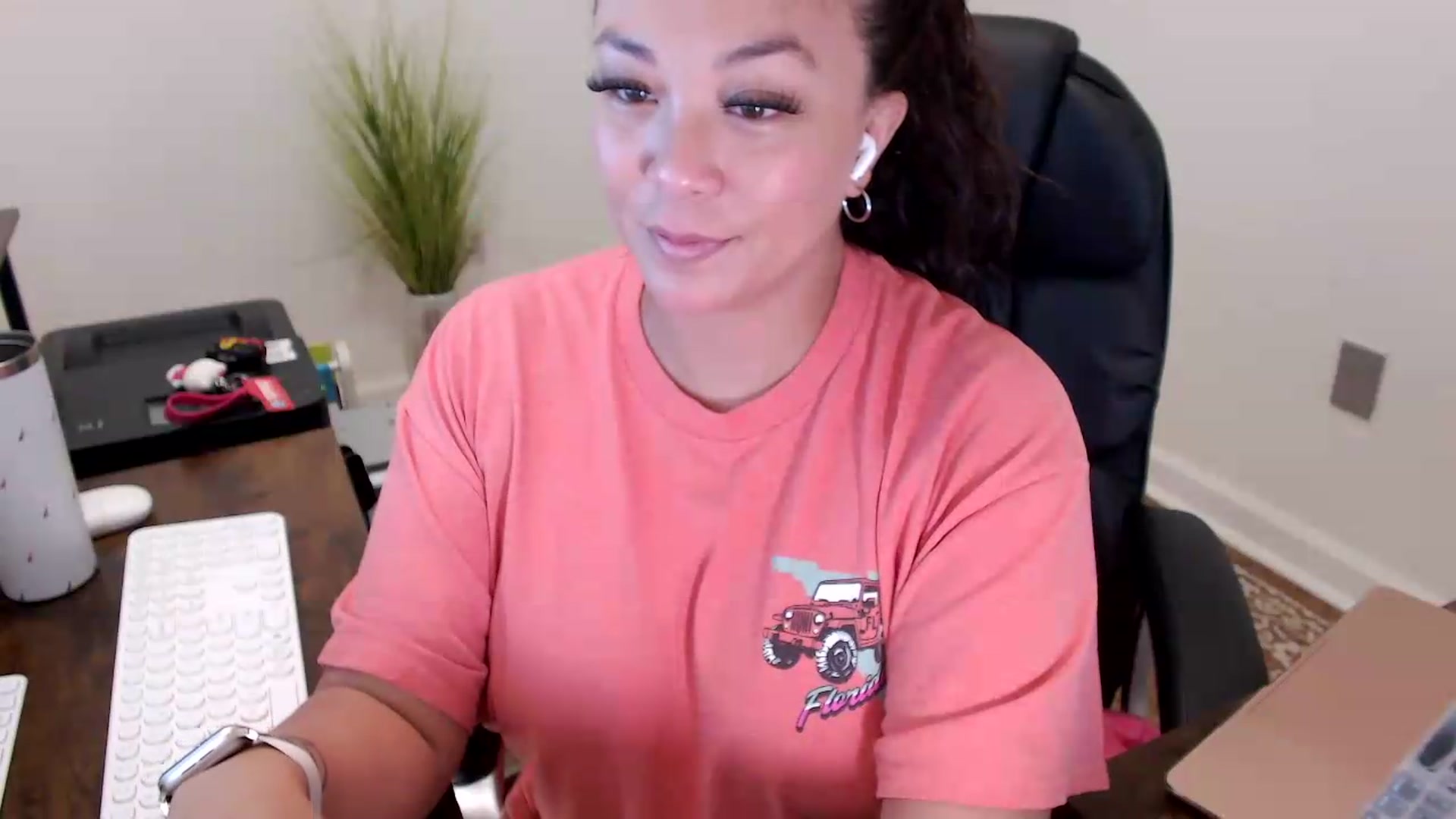 Gallery image thumbnail from MickaylaStar's myfreecams stream on, 05/26/2026, 16:16 image 2 of 20