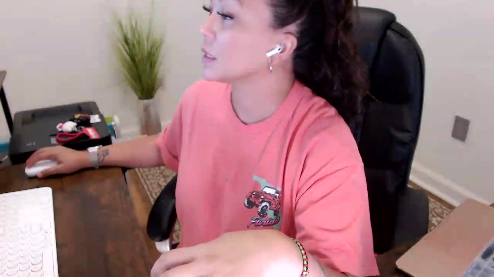Gallery image thumbnail from MickaylaStar's myfreecams stream on, 05/26/2026, 16:16 image 9 of 20