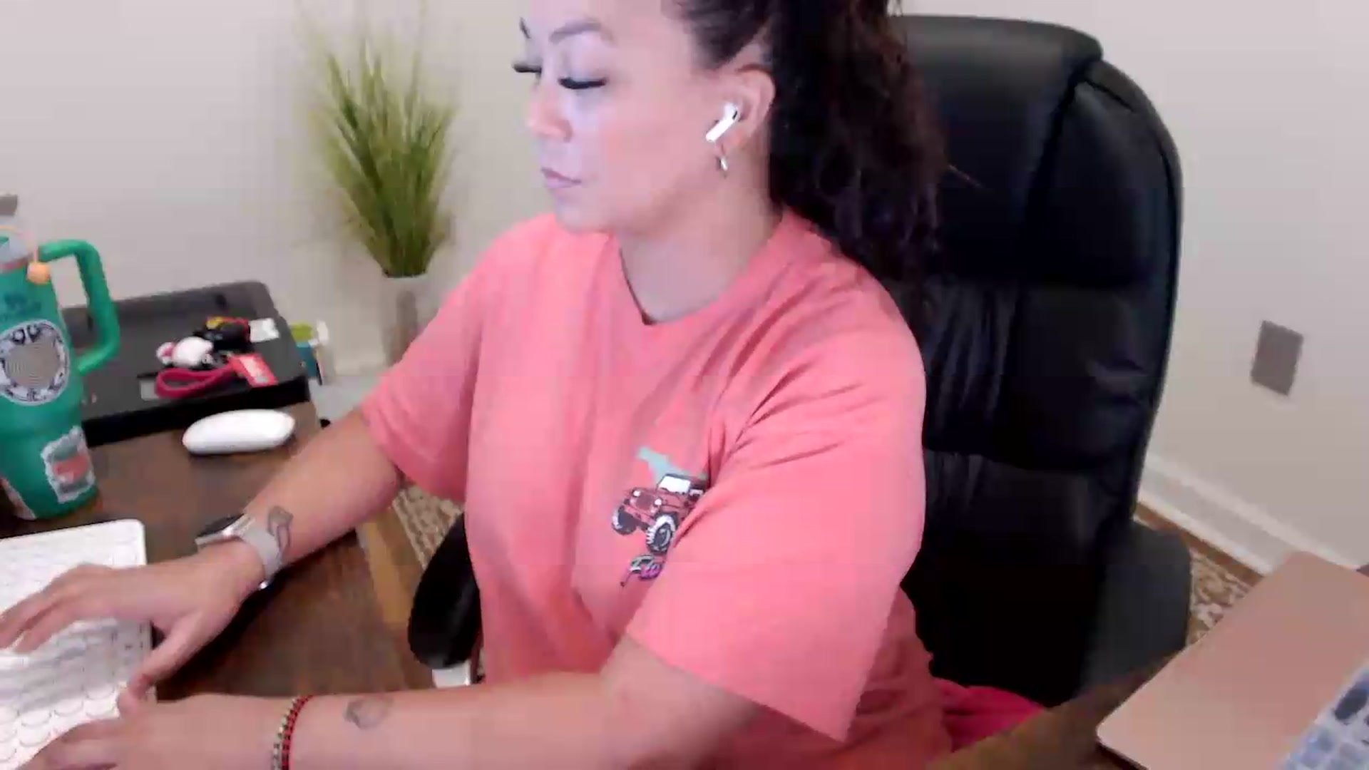 Gallery image thumbnail from MickaylaStar's myfreecams stream on, 05/26/2026, 16:16 image 18 of 20
