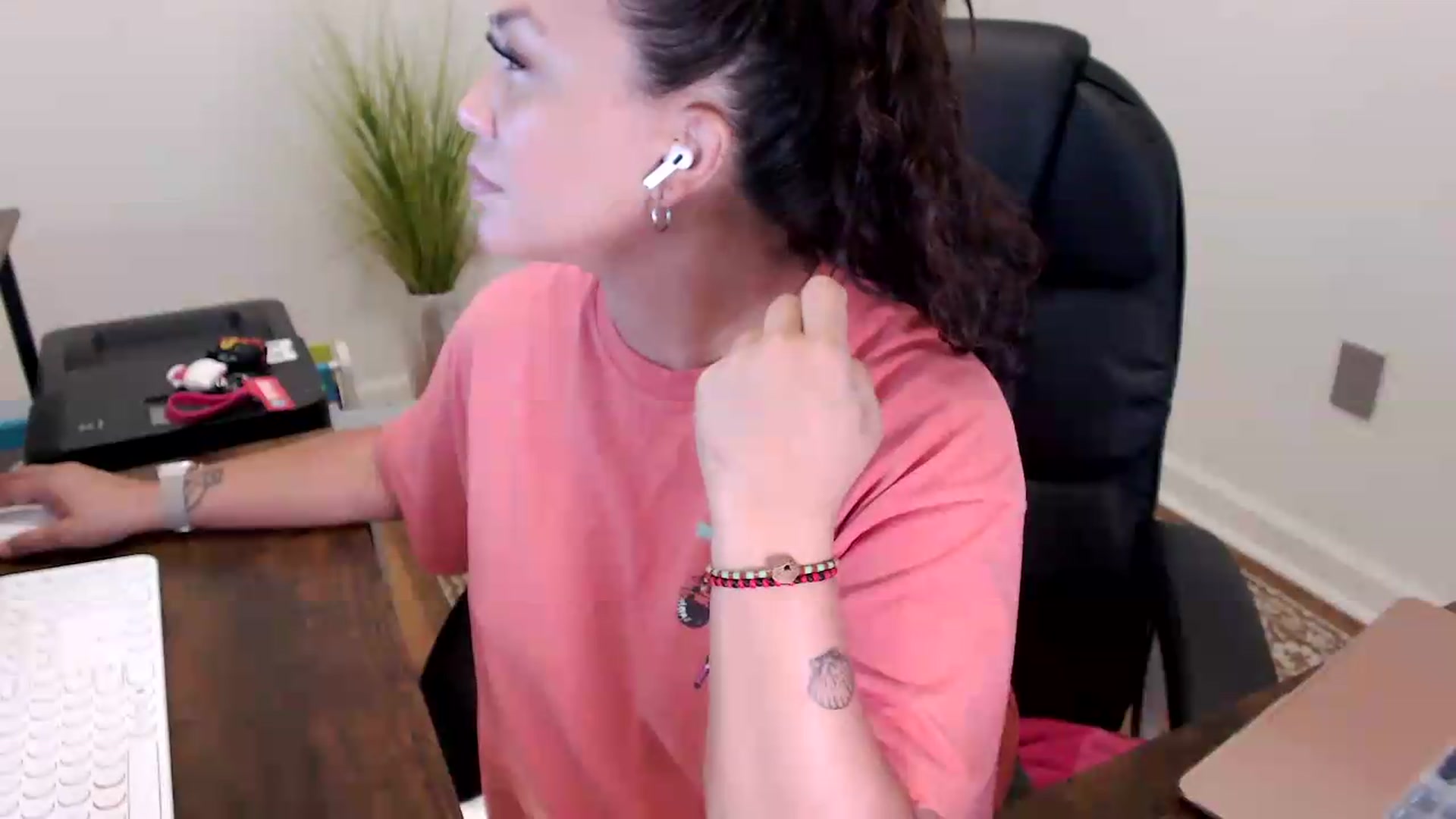 Gallery image thumbnail from MickaylaStar's myfreecams stream on, 05/26/2026, 17:22 image 7 of 20