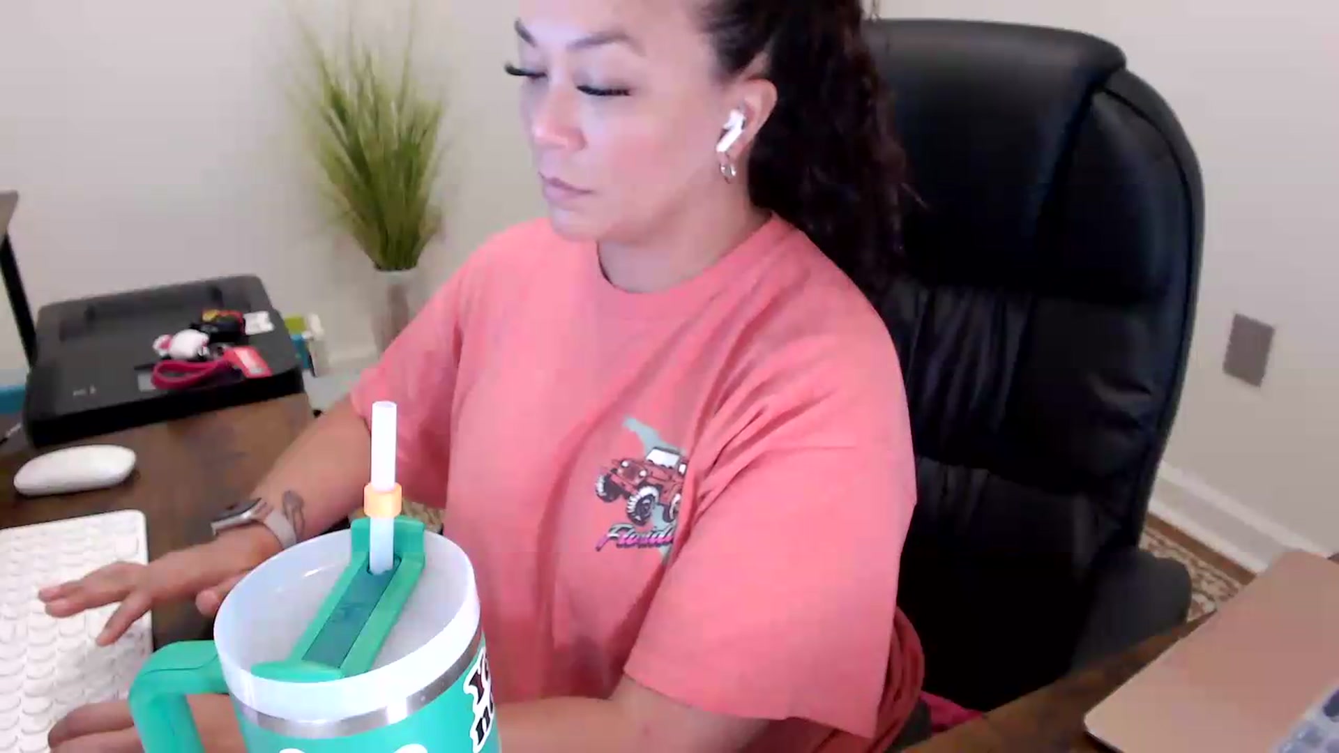 Gallery image thumbnail from MickaylaStar's myfreecams stream on, 05/26/2026, 17:22 image 3 of 20