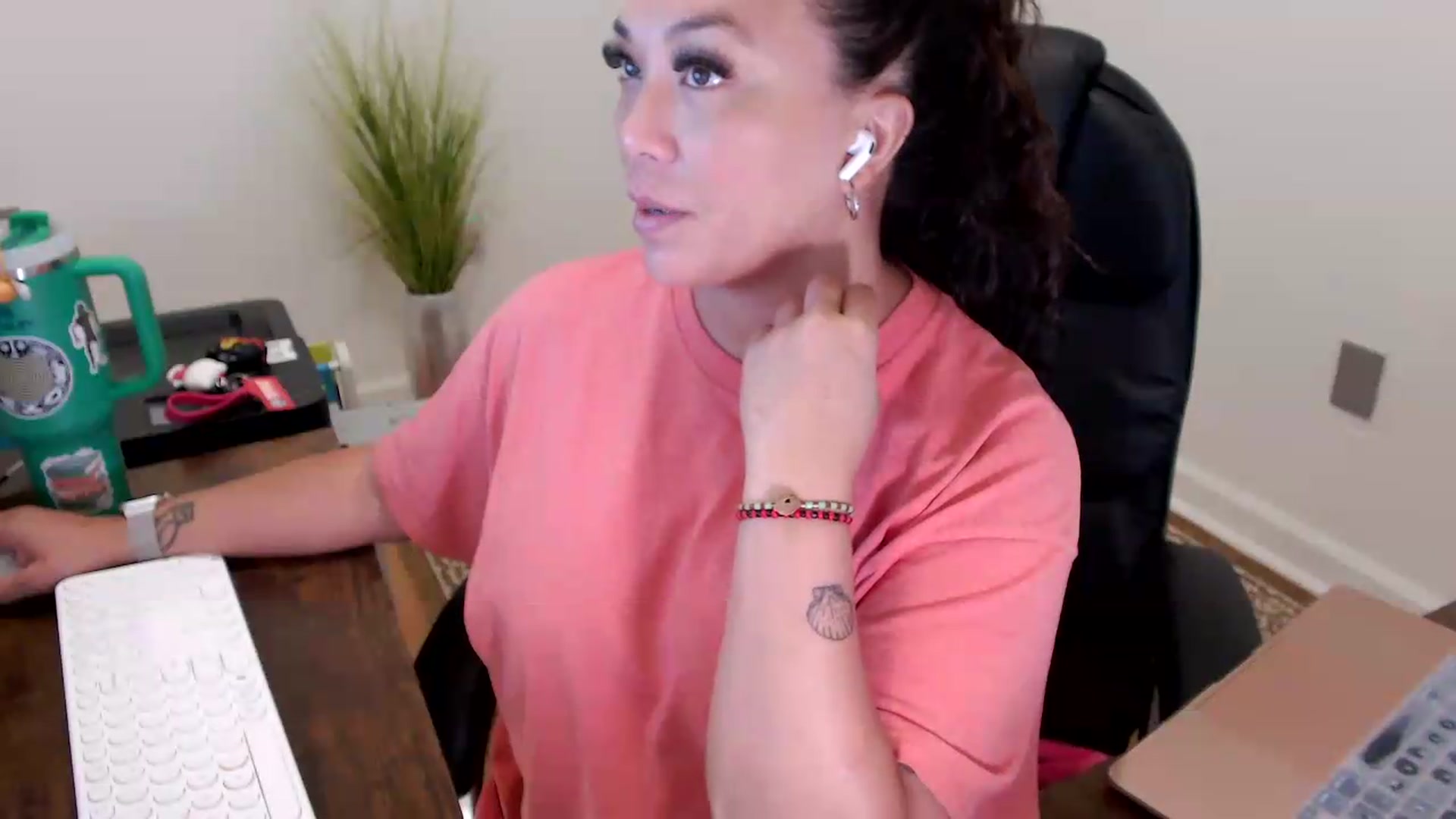 Gallery image thumbnail from MickaylaStar's myfreecams stream on, 05/26/2026, 17:22 image 20 of 20