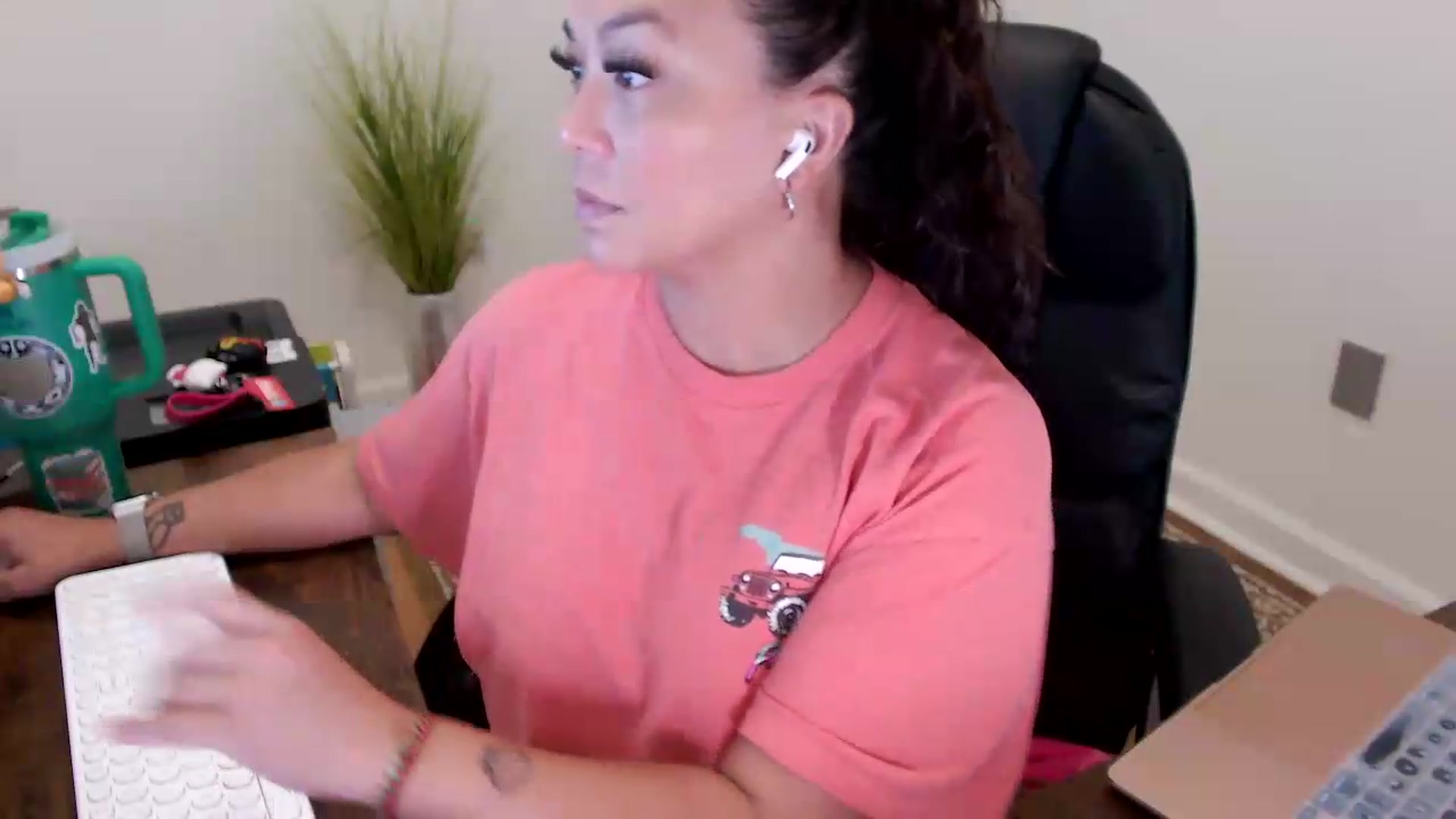 Gallery image thumbnail from MickaylaStar's myfreecams stream on, 05/26/2026, 17:22 image 19 of 20