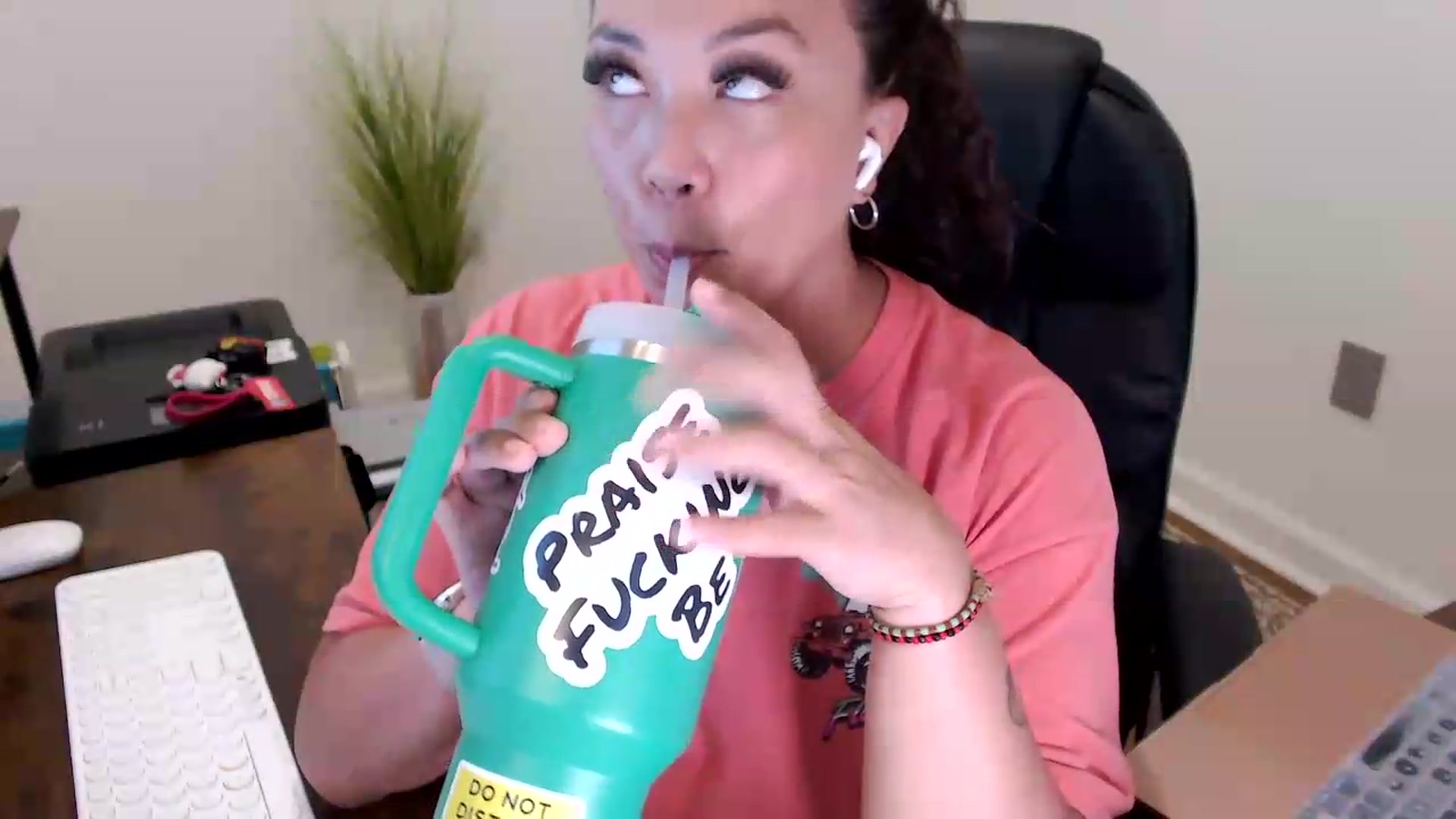 Gallery image thumbnail from MickaylaStar's myfreecams stream on, 05/26/2026, 17:22 image 18 of 20