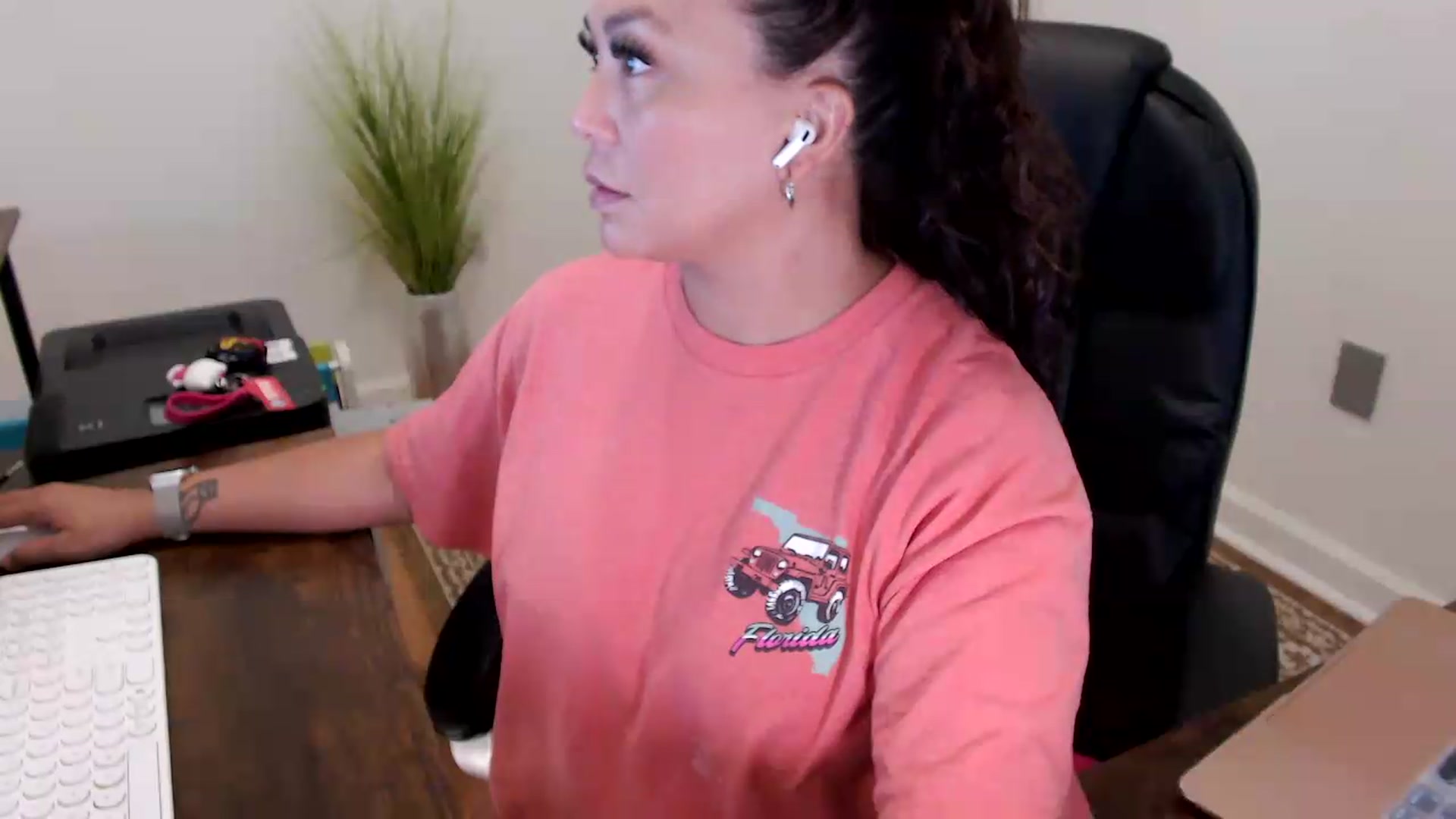 Gallery image thumbnail from MickaylaStar's myfreecams stream on, 05/26/2026, 17:22 image 5 of 20