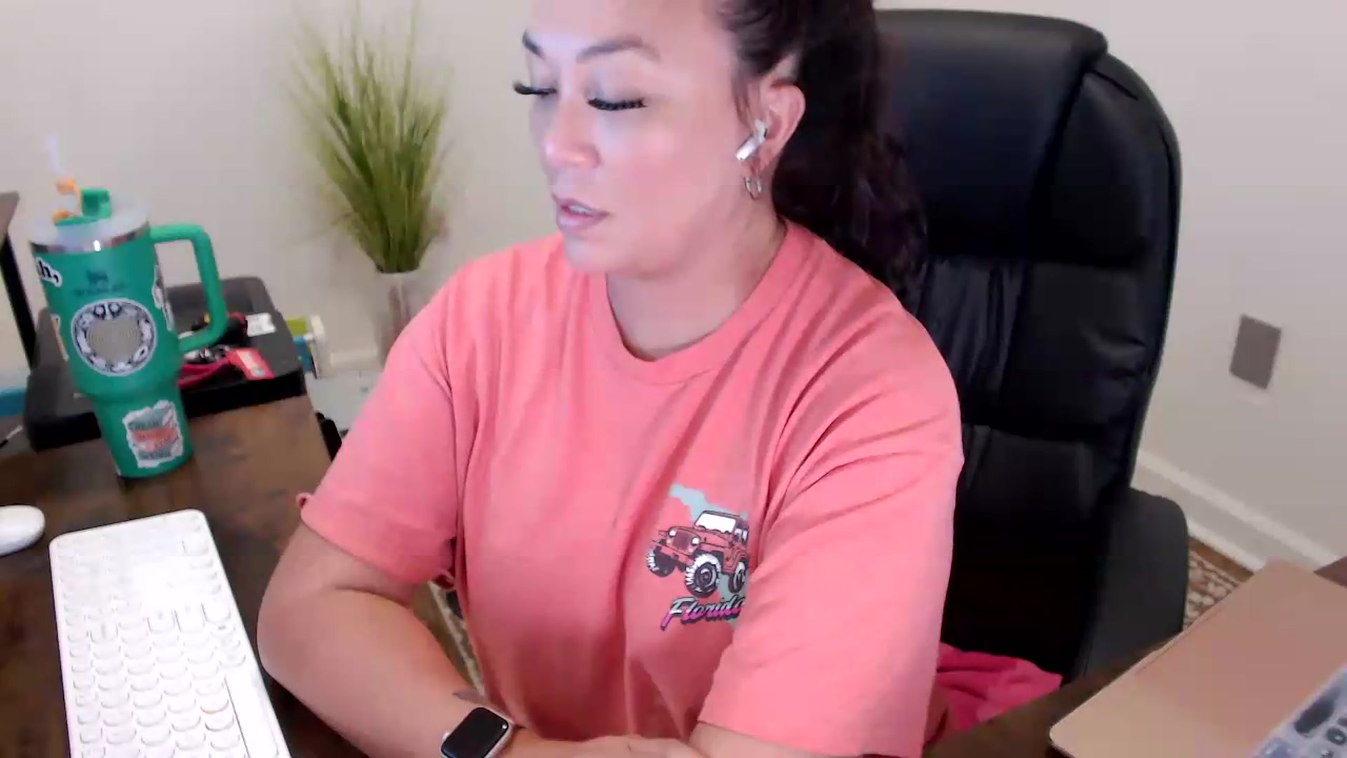 Gallery image thumbnail from MickaylaStar's myfreecams stream on, 05/26/2026, 18:40 image 18 of 20