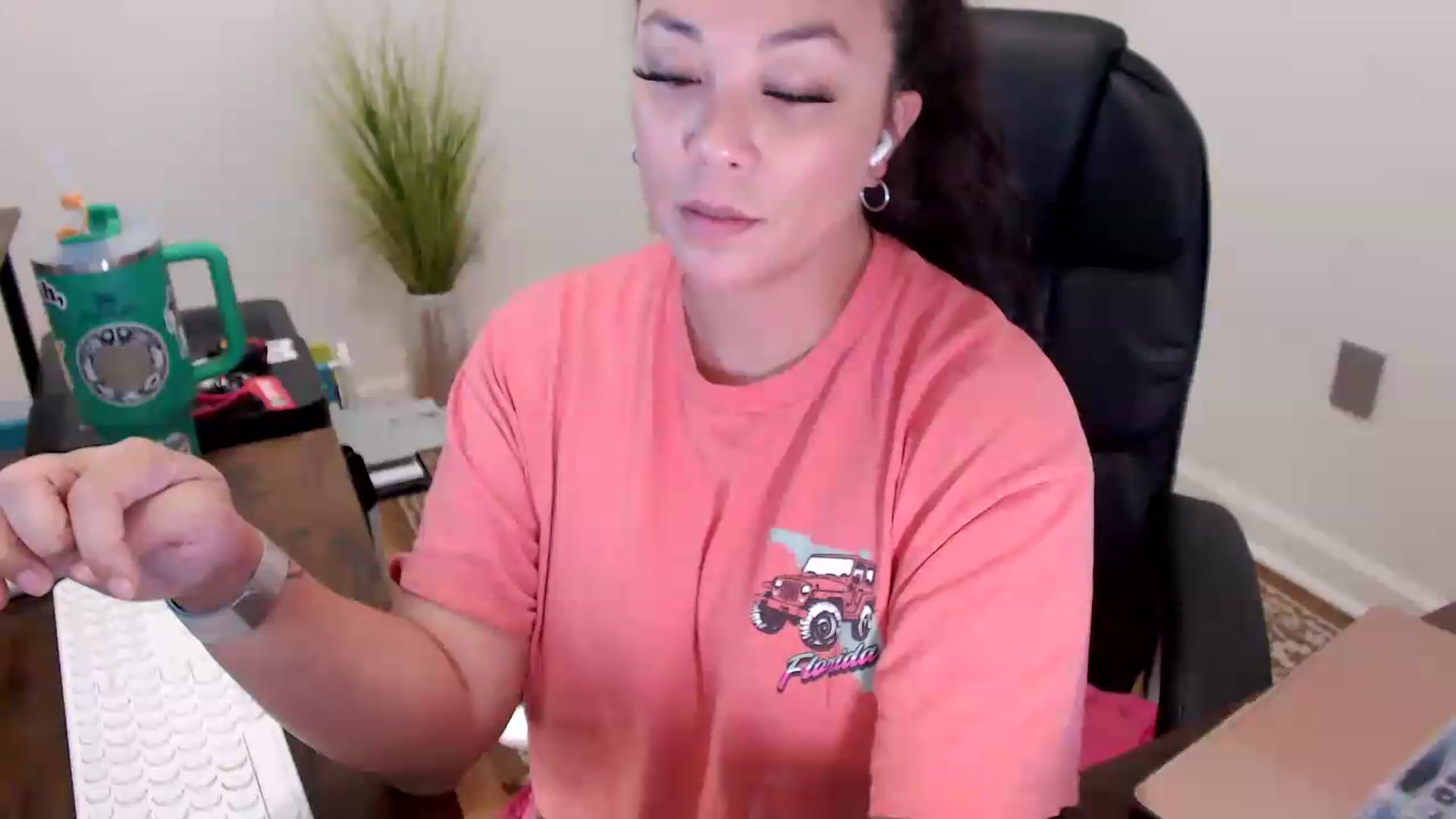 Gallery image thumbnail from MickaylaStar's myfreecams stream on, 05/26/2026, 18:40 image 12 of 20