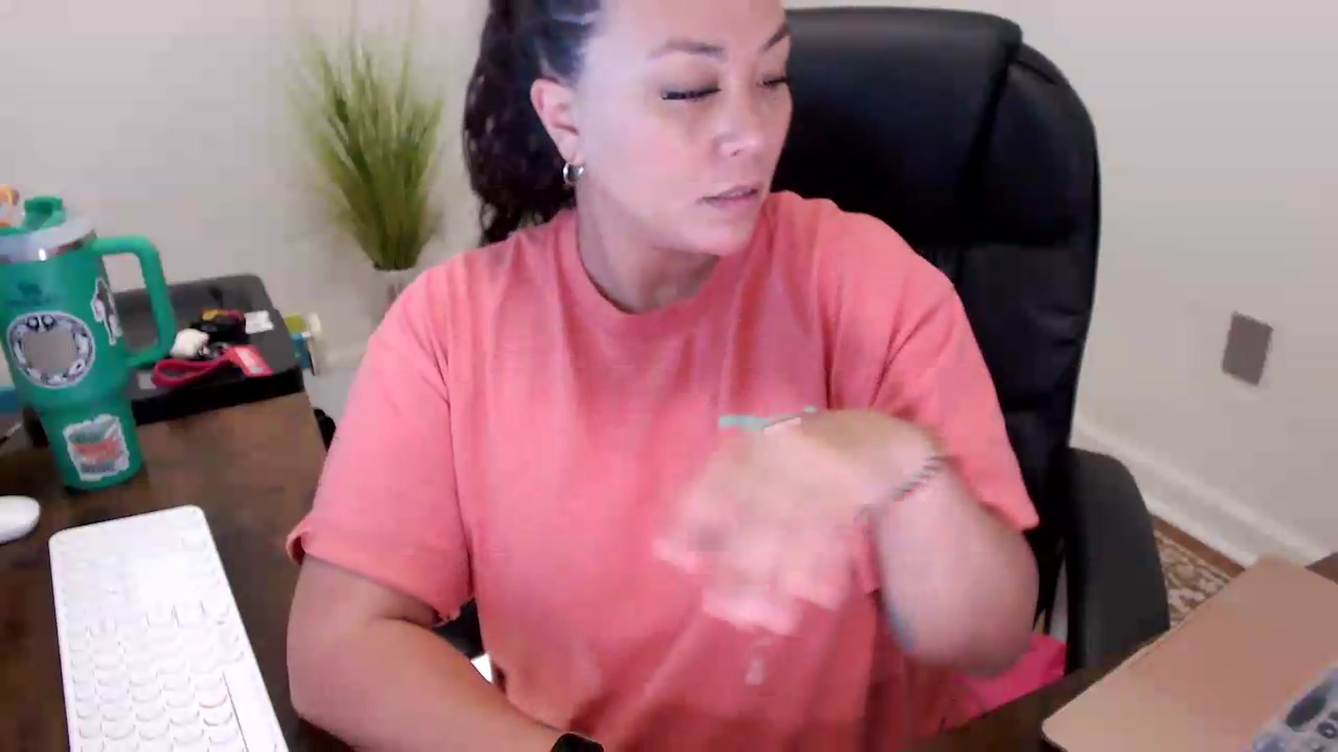 Gallery image thumbnail from MickaylaStar's myfreecams stream on, 05/26/2026, 18:40 image 8 of 20