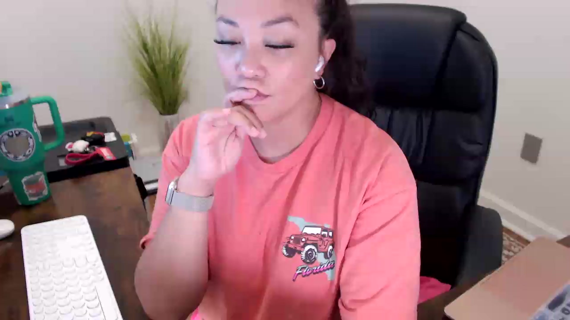 Gallery image thumbnail from MickaylaStar's myfreecams stream on, 05/26/2026, 18:40 image 20 of 20