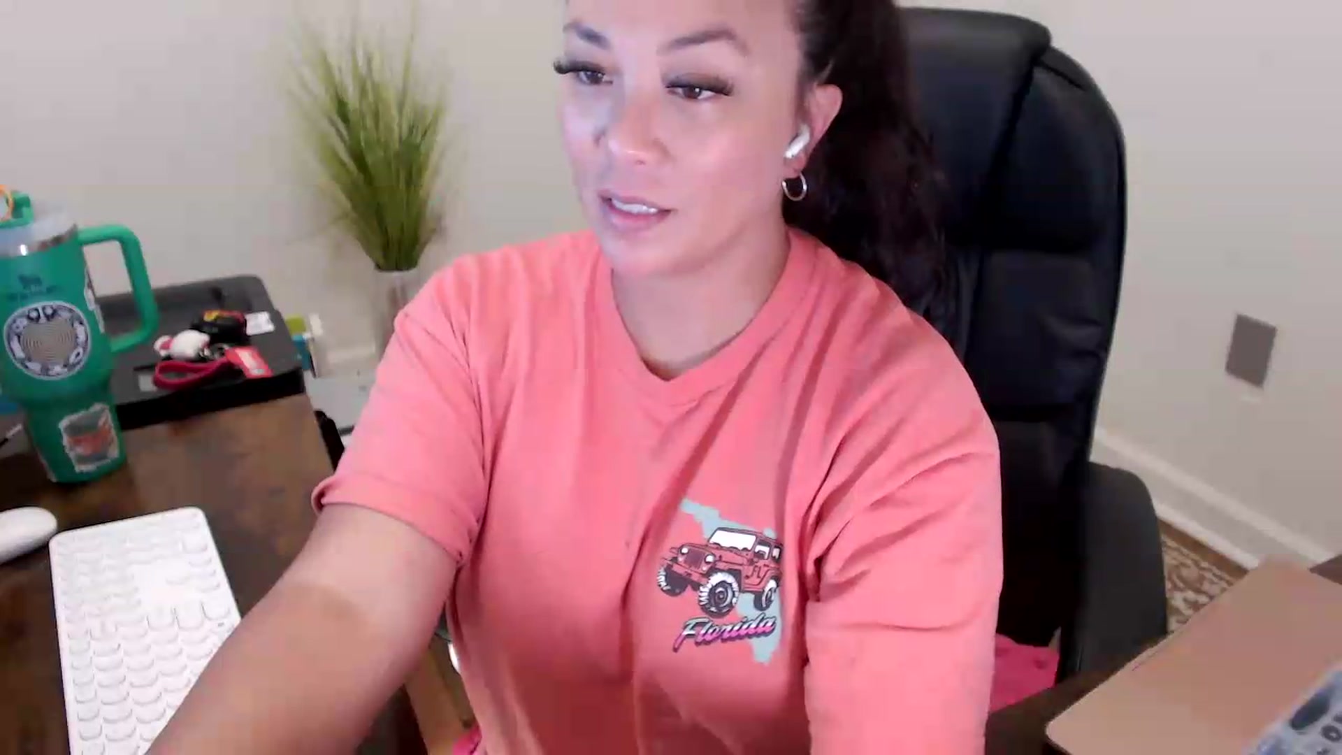 Gallery image thumbnail from MickaylaStar's myfreecams stream on, 05/26/2026, 18:40 image 5 of 20