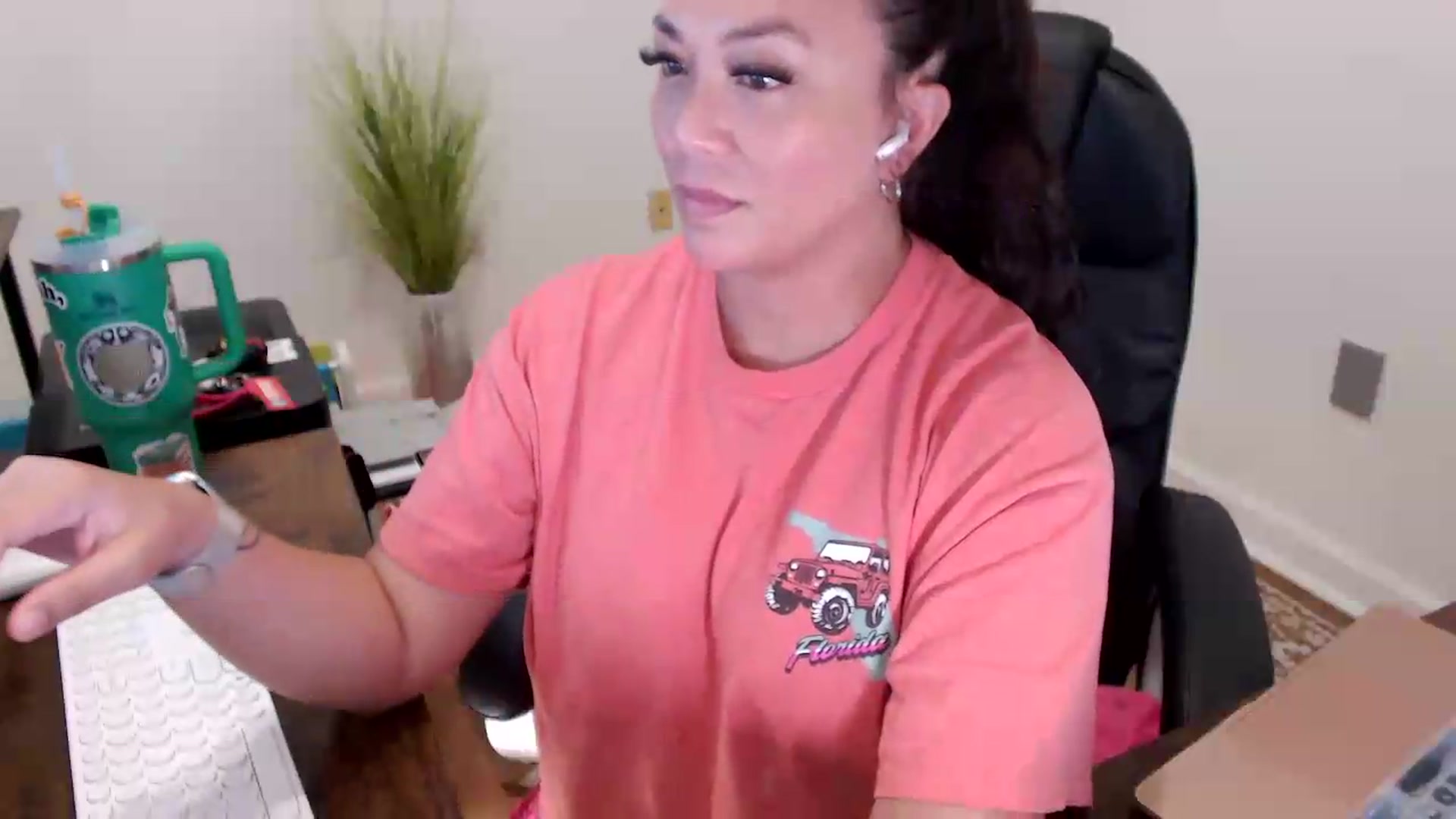Gallery image thumbnail from MickaylaStar's myfreecams stream on, 05/26/2026, 18:40 image 11 of 20