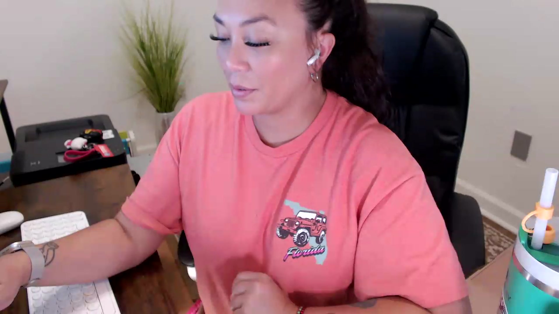 Gallery image thumbnail from MickaylaStar's myfreecams stream on, 05/26/2026, 18:40 image 4 of 20