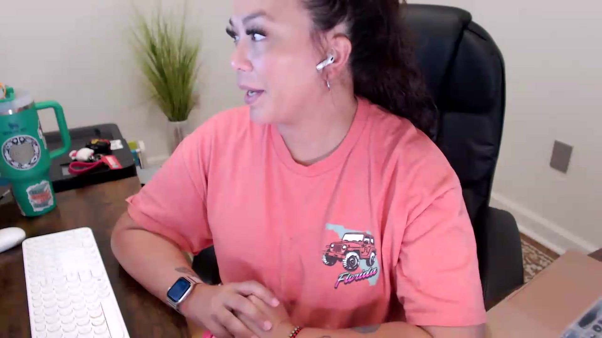Gallery image thumbnail from MickaylaStar's myfreecams stream on, 05/26/2026, 18:40 image 6 of 20