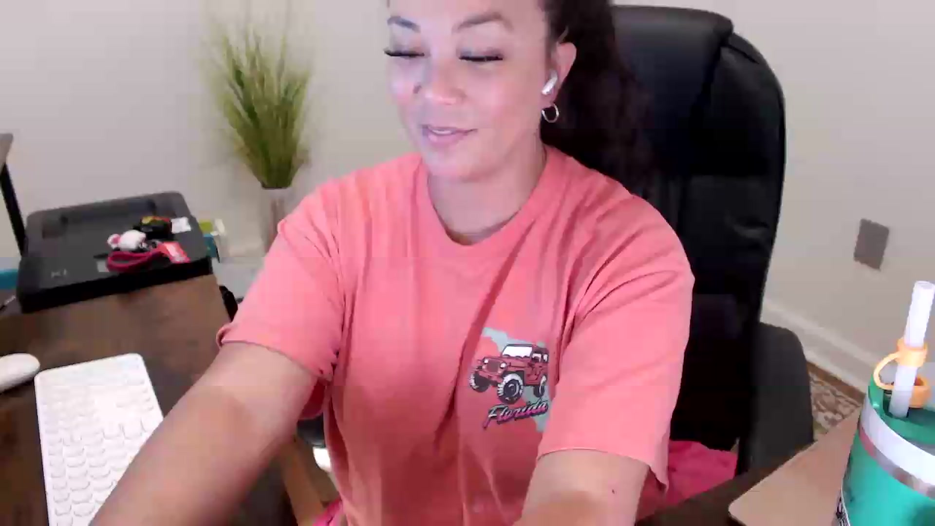 Gallery image thumbnail from MickaylaStar's myfreecams stream on, 05/26/2026, 18:40 image 3 of 20