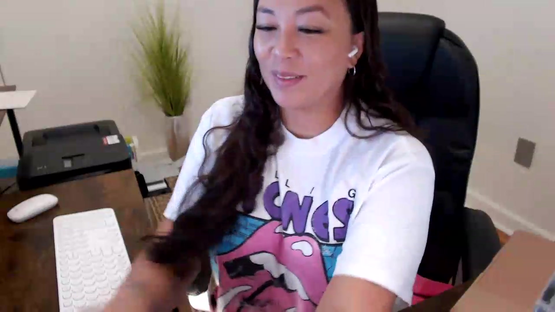Gallery image thumbnail from MickaylaStar's myfreecams stream on, 05/27/2026, 15:51 image 11 of 20