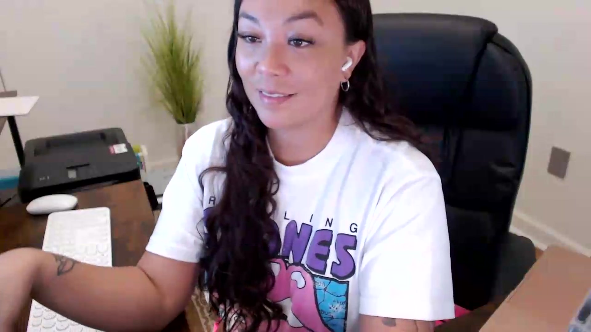 Gallery image thumbnail from MickaylaStar's myfreecams stream on, 05/27/2026, 15:51 image 16 of 20