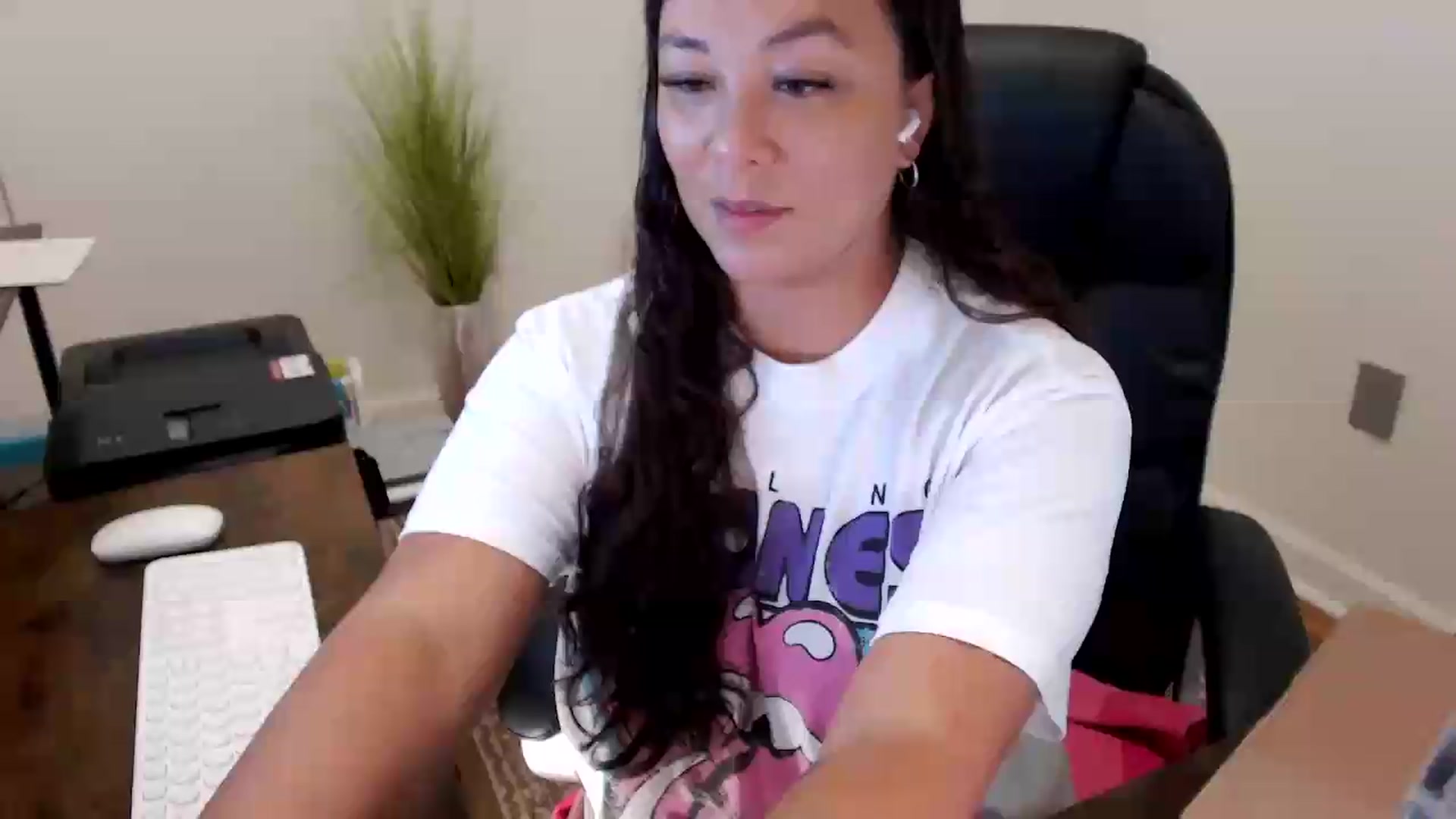 Gallery image thumbnail from MickaylaStar's myfreecams stream on, 05/27/2026, 15:51 image 7 of 20
