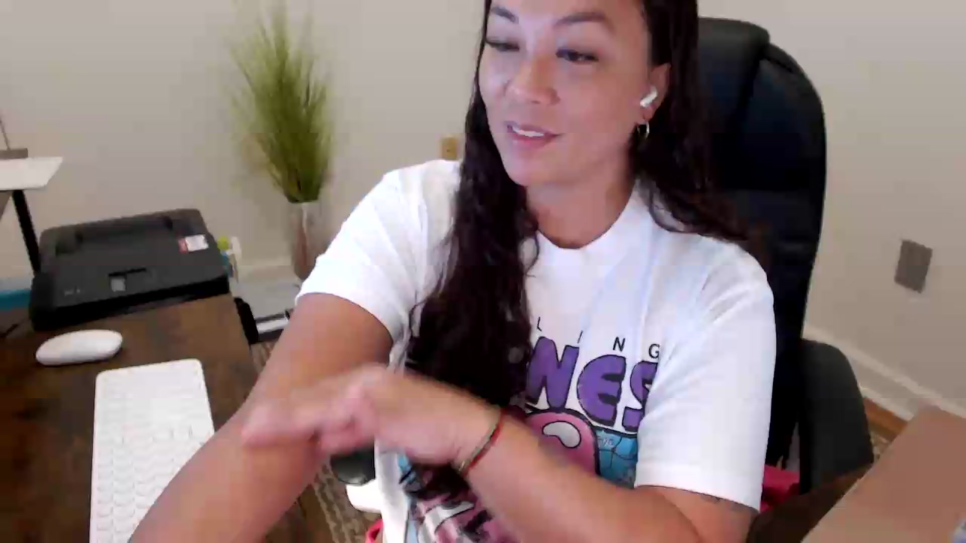 Gallery image thumbnail from MickaylaStar's myfreecams stream on, 05/27/2026, 15:51 image 6 of 20
