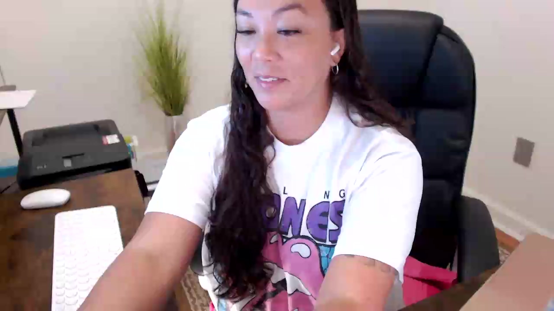 Gallery image thumbnail from MickaylaStar's myfreecams stream on, 05/27/2026, 15:51 image 5 of 20