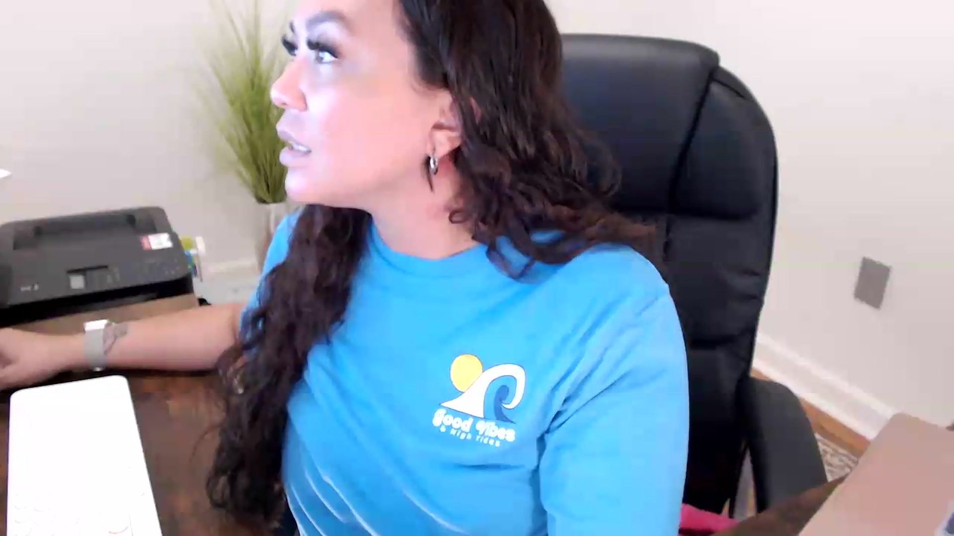 Gallery image thumbnail from MickaylaStar's myfreecams stream on, 05/28/2026, 15:42 image 16 of 20