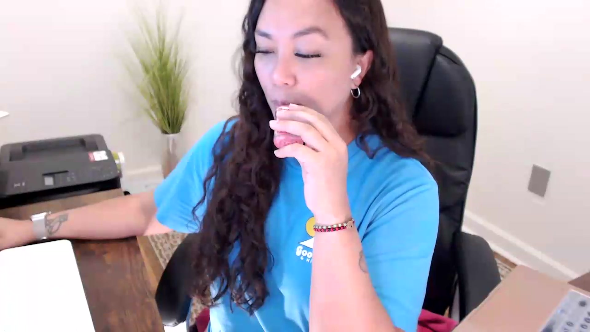 Gallery image thumbnail from MickaylaStar's myfreecams stream on, 05/28/2026, 17:55 image 17 of 20