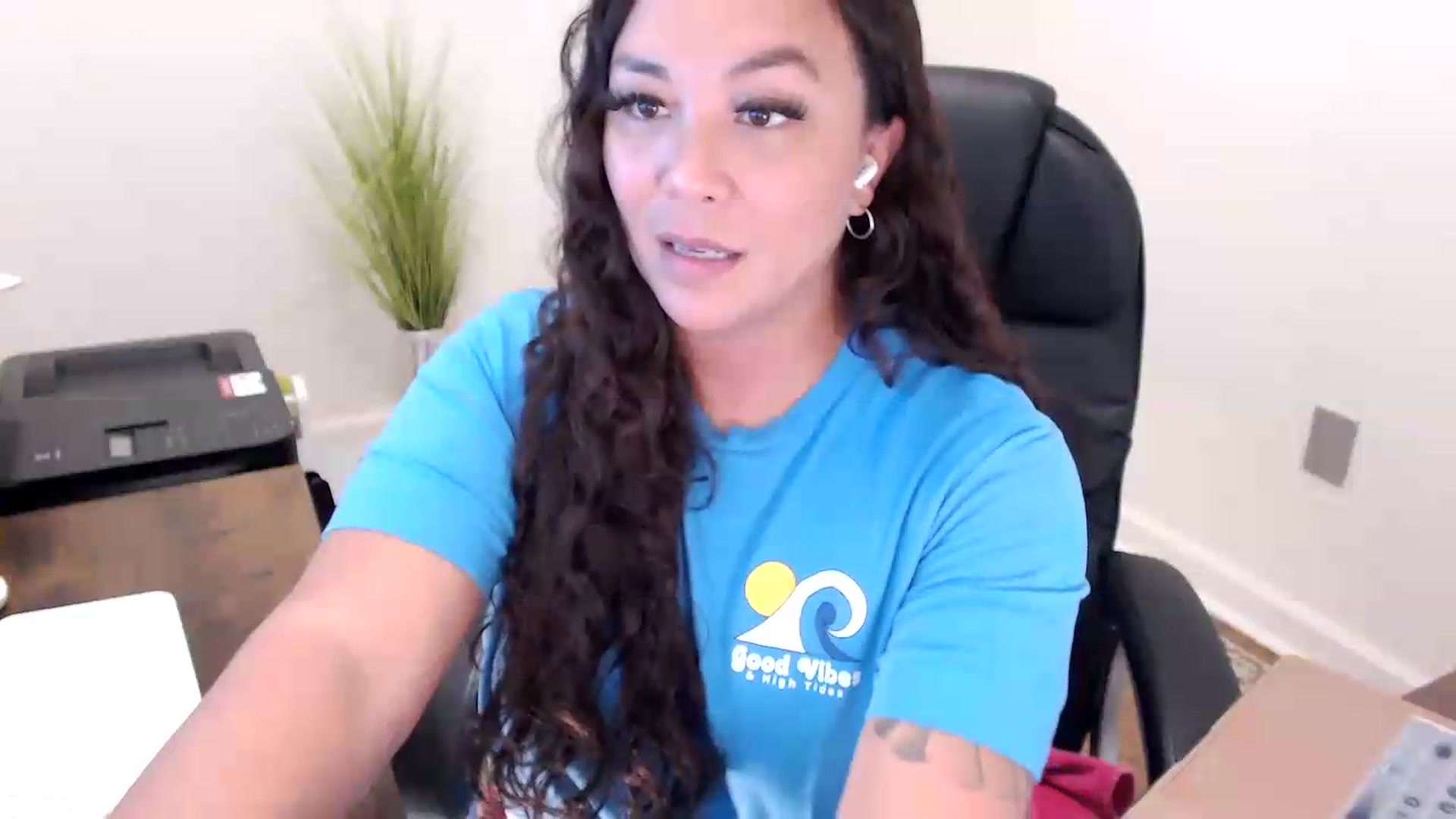 Gallery image thumbnail from MickaylaStar's myfreecams stream on, 05/28/2026, 17:55 image 9 of 20