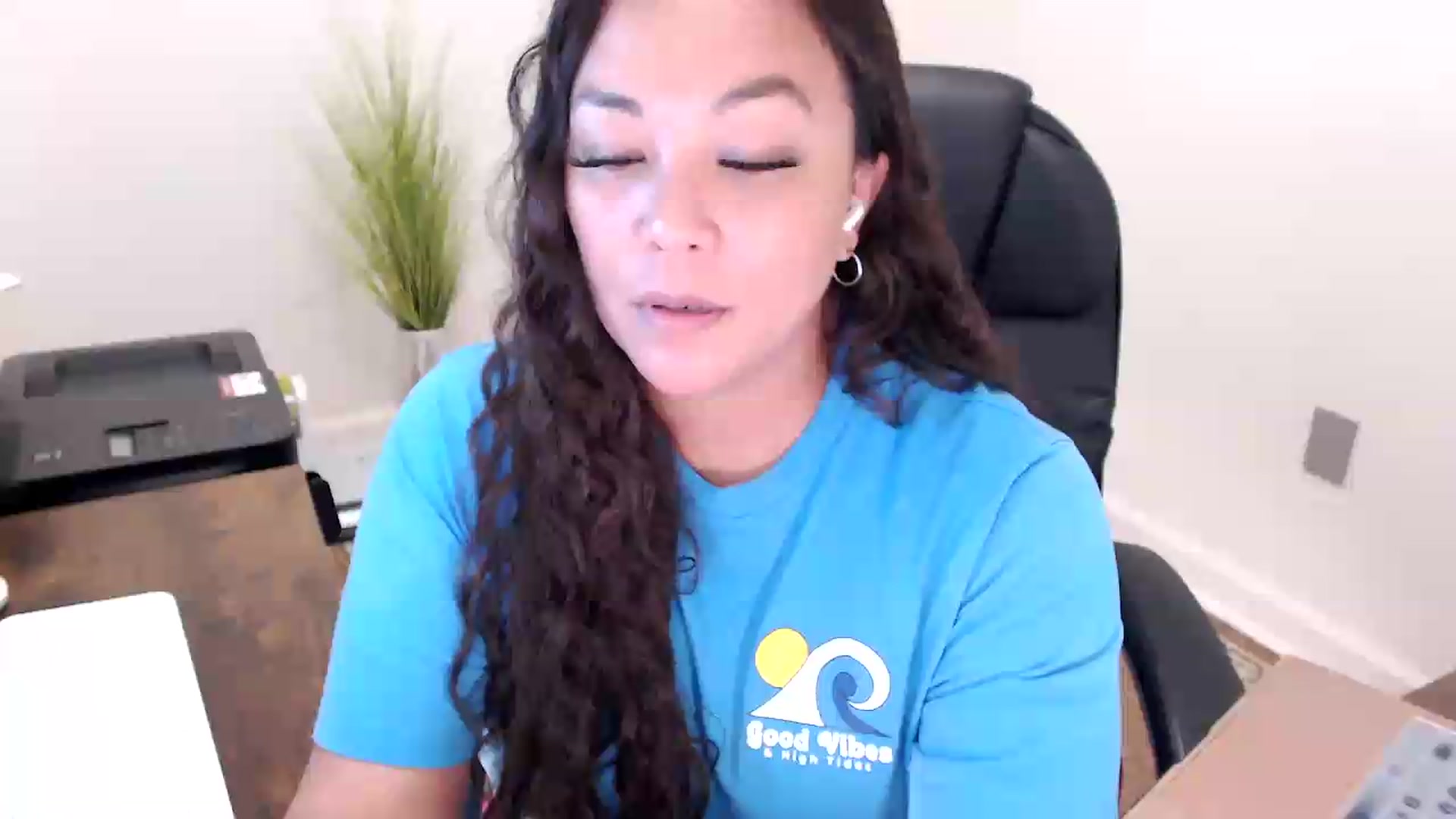 Gallery image thumbnail from MickaylaStar's myfreecams stream on, 05/28/2026, 17:55 image 6 of 20