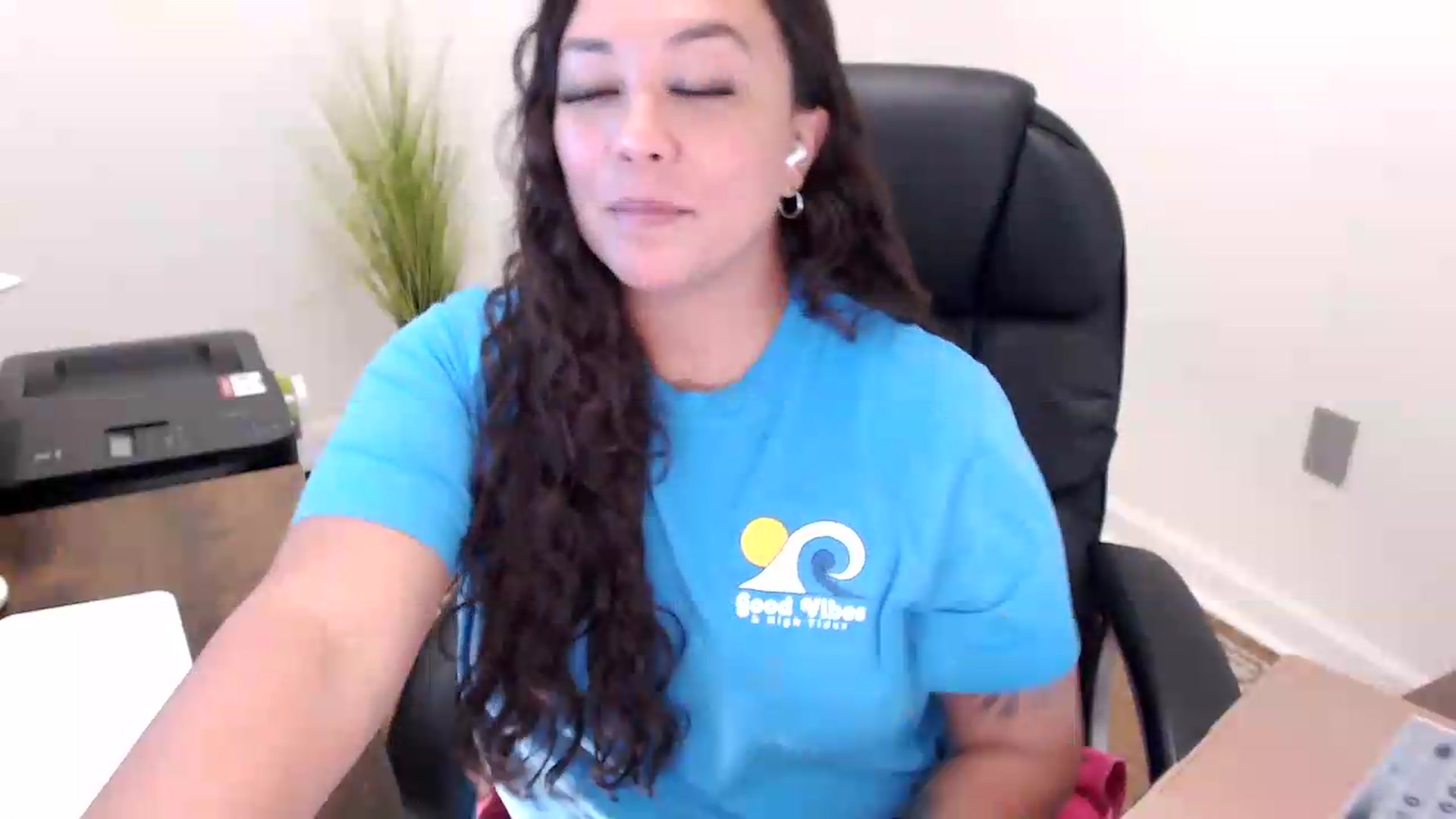 Gallery image thumbnail from MickaylaStar's myfreecams stream on, 05/28/2026, 17:55 image 7 of 20