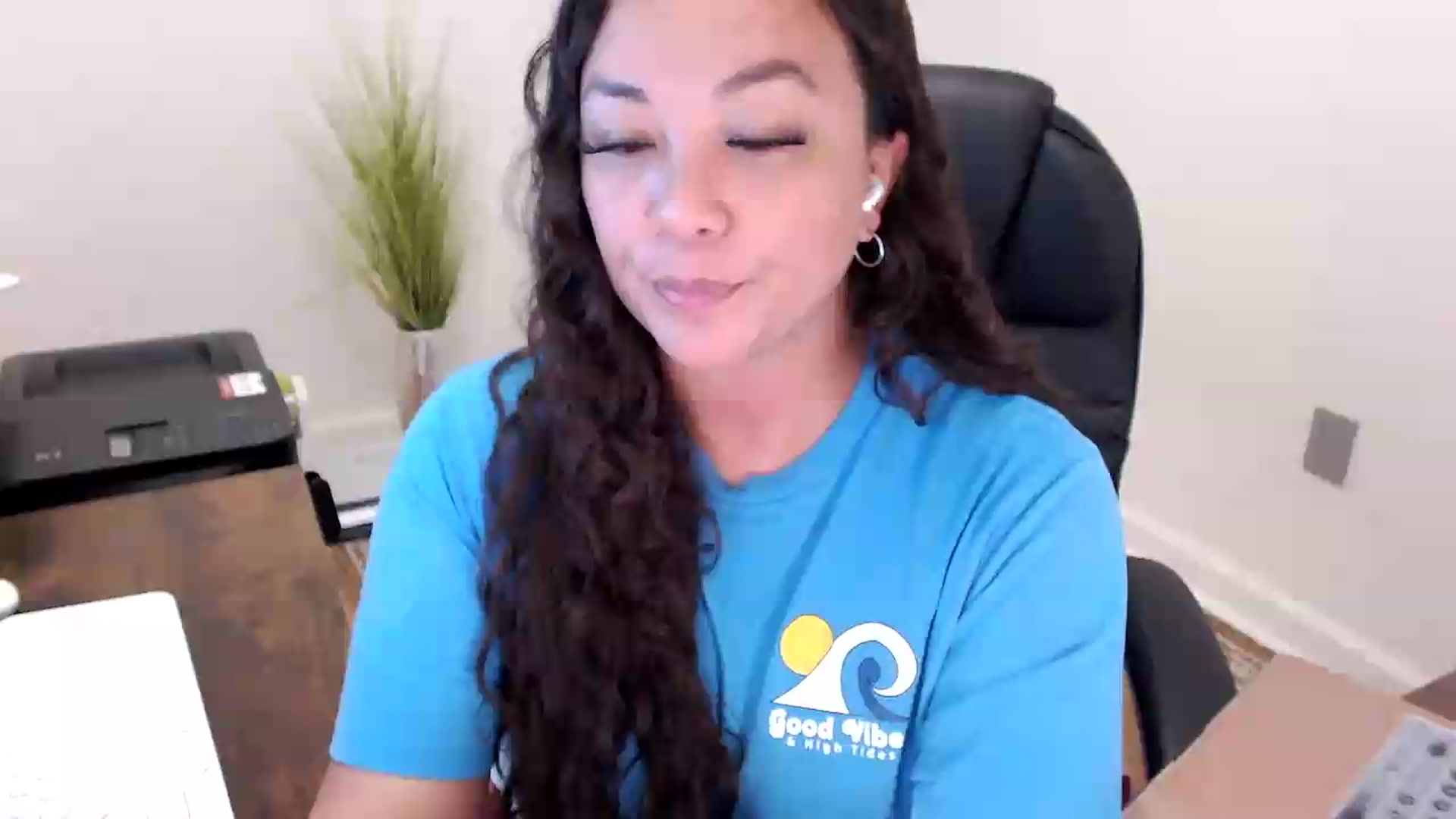 Gallery image thumbnail from MickaylaStar's myfreecams stream on, 05/28/2026, 17:55 image 16 of 20