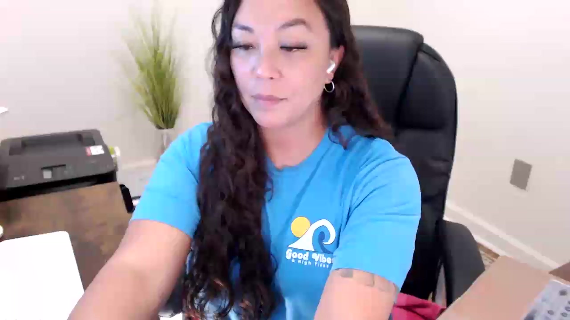 Gallery image thumbnail from MickaylaStar's myfreecams stream on, 05/28/2026, 17:55 image 12 of 20