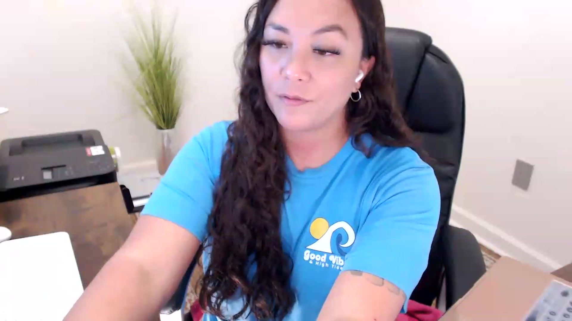 Gallery image thumbnail from MickaylaStar's myfreecams stream on, 05/28/2026, 17:55 image 18 of 20