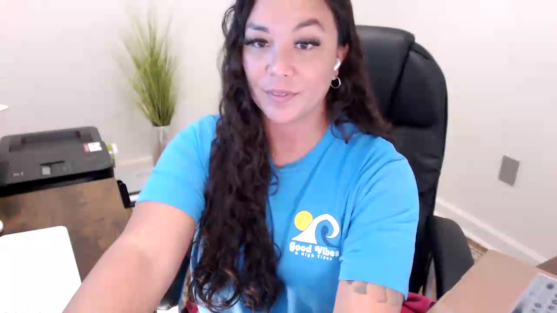 Gallery image thumbnail from MickaylaStar's myfreecams stream on, 05/28/2026, 17:55 image 14 of 20