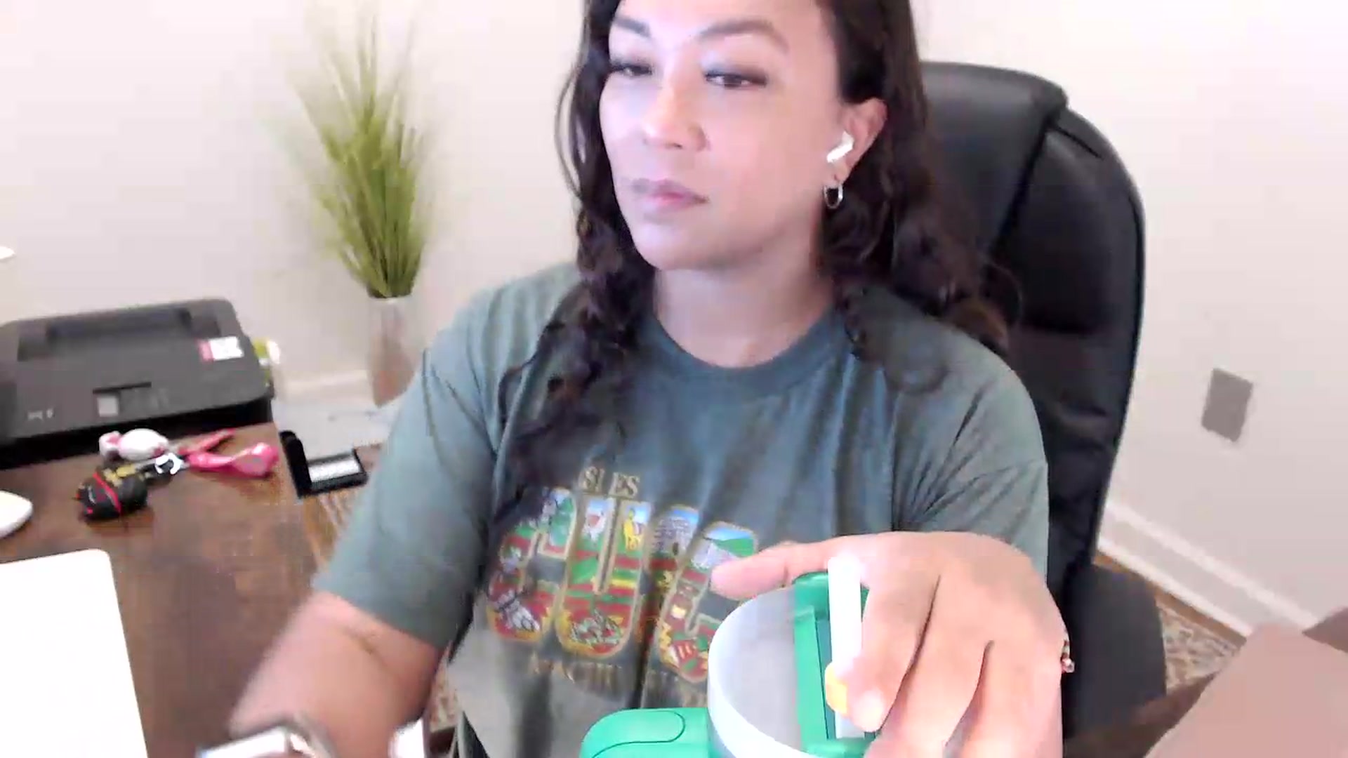 Gallery image thumbnail from MickaylaStar's myfreecams stream on, 05/29/2026, 15:05 image 17 of 20